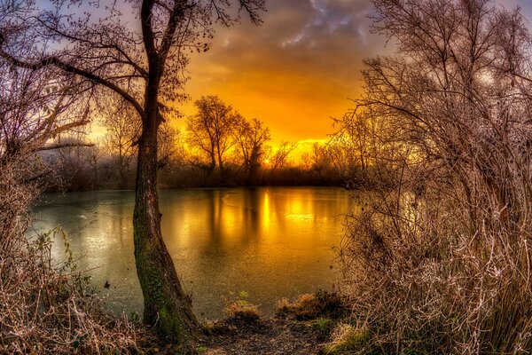 Lago Savica en Croacia al atardecer