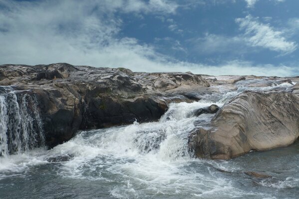 Water, rocks, sky - beauty