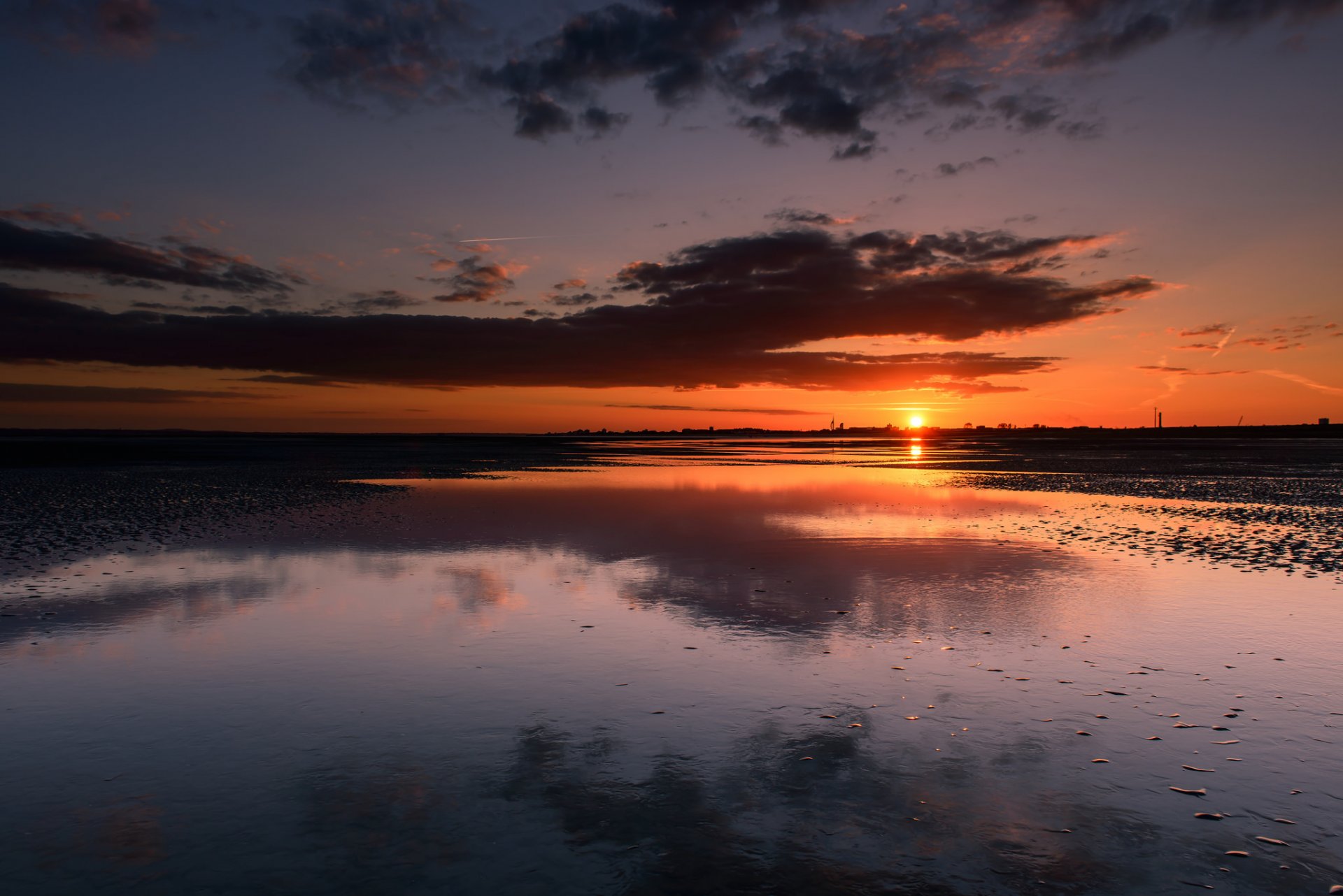 unset sun reflection cloud