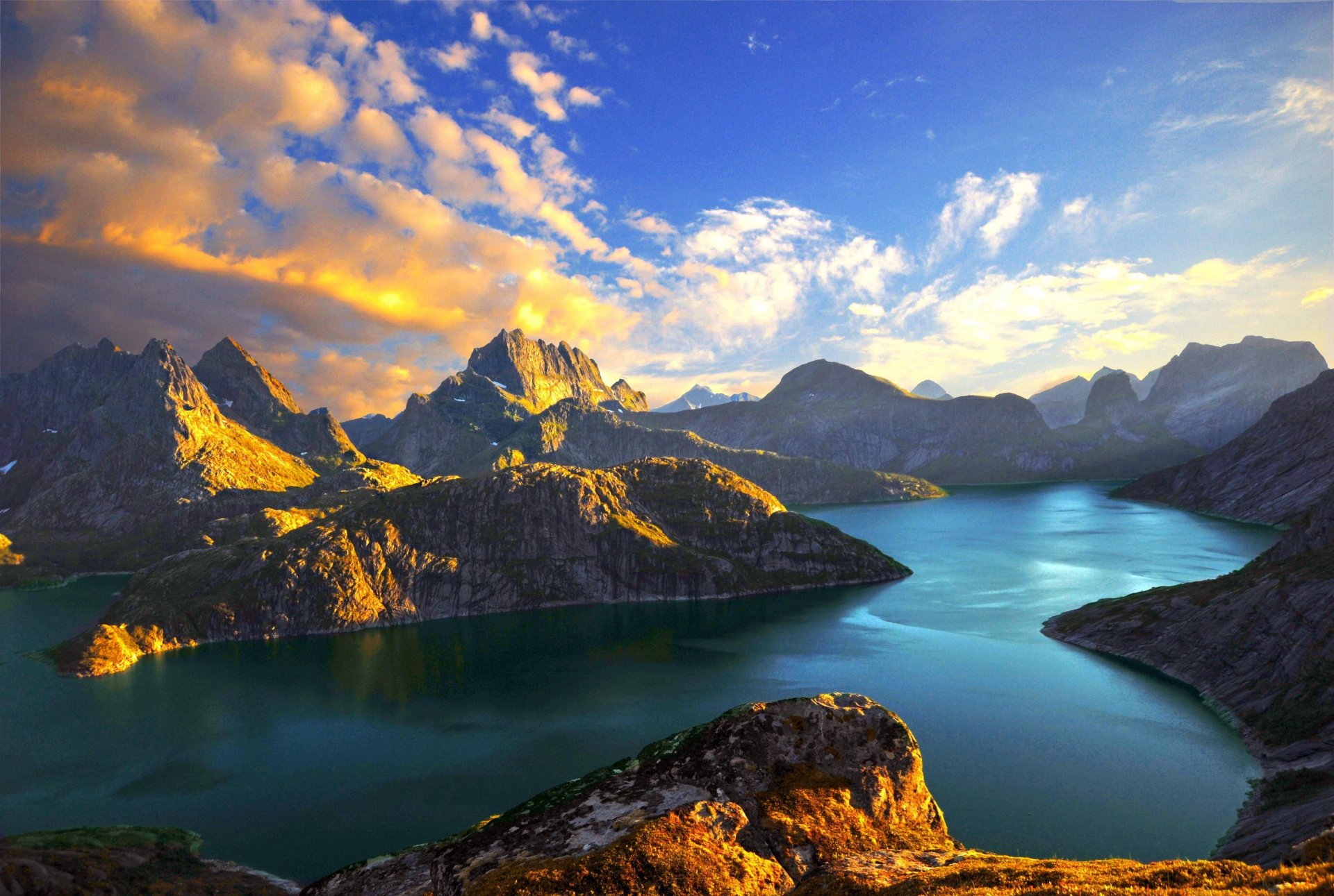 montagnes fjords mer nuages lac stein leland norvège coucher de soleil