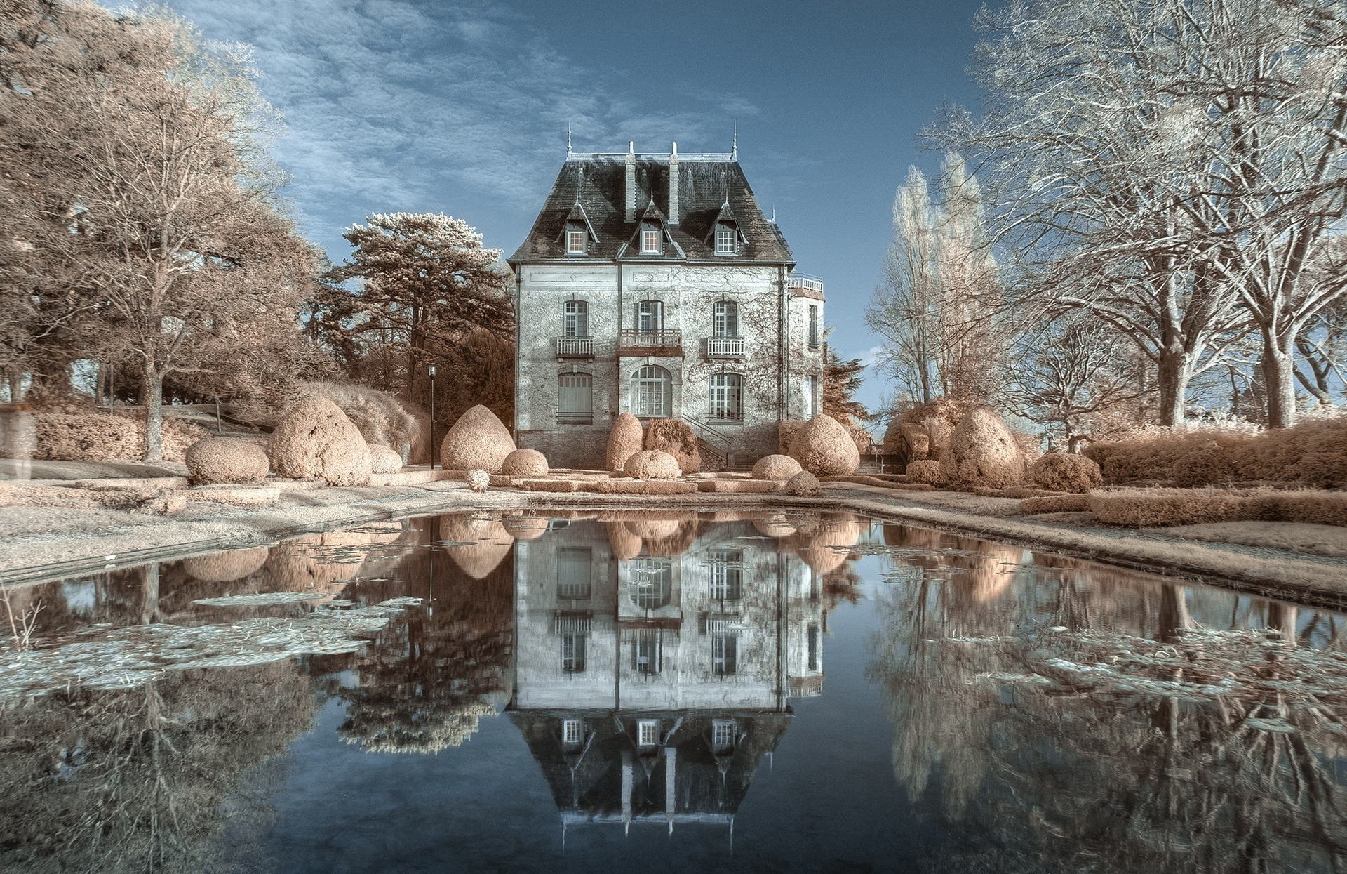 château de truyes schloss reflexion