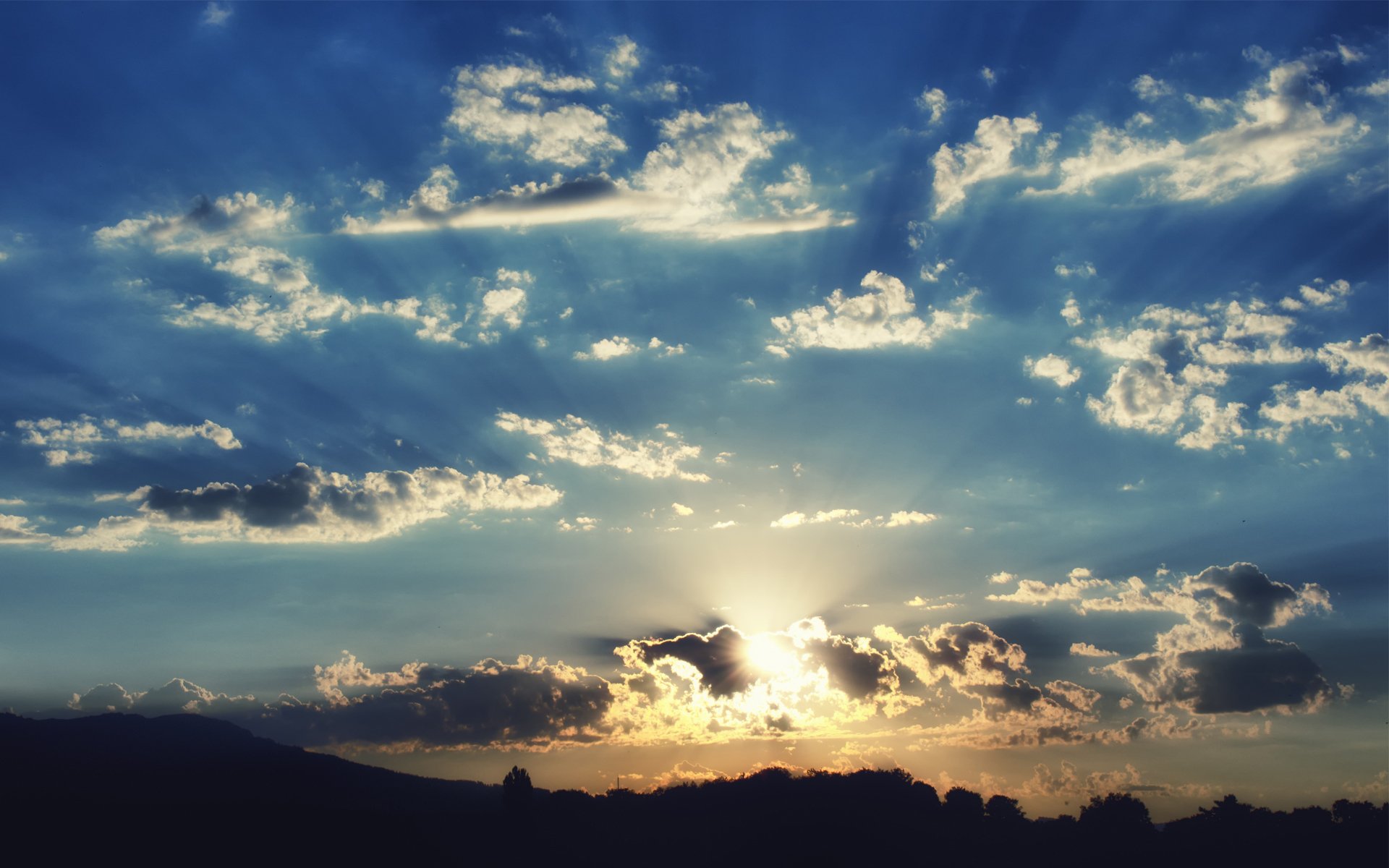 coucher de soleil ciel nuages collines silhouette