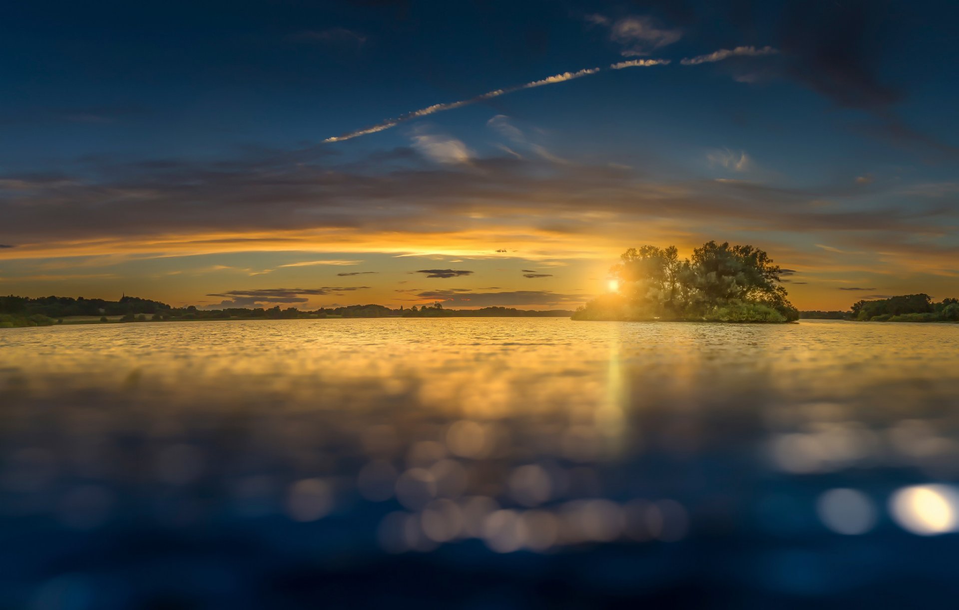 lac île ciel soleil nuages