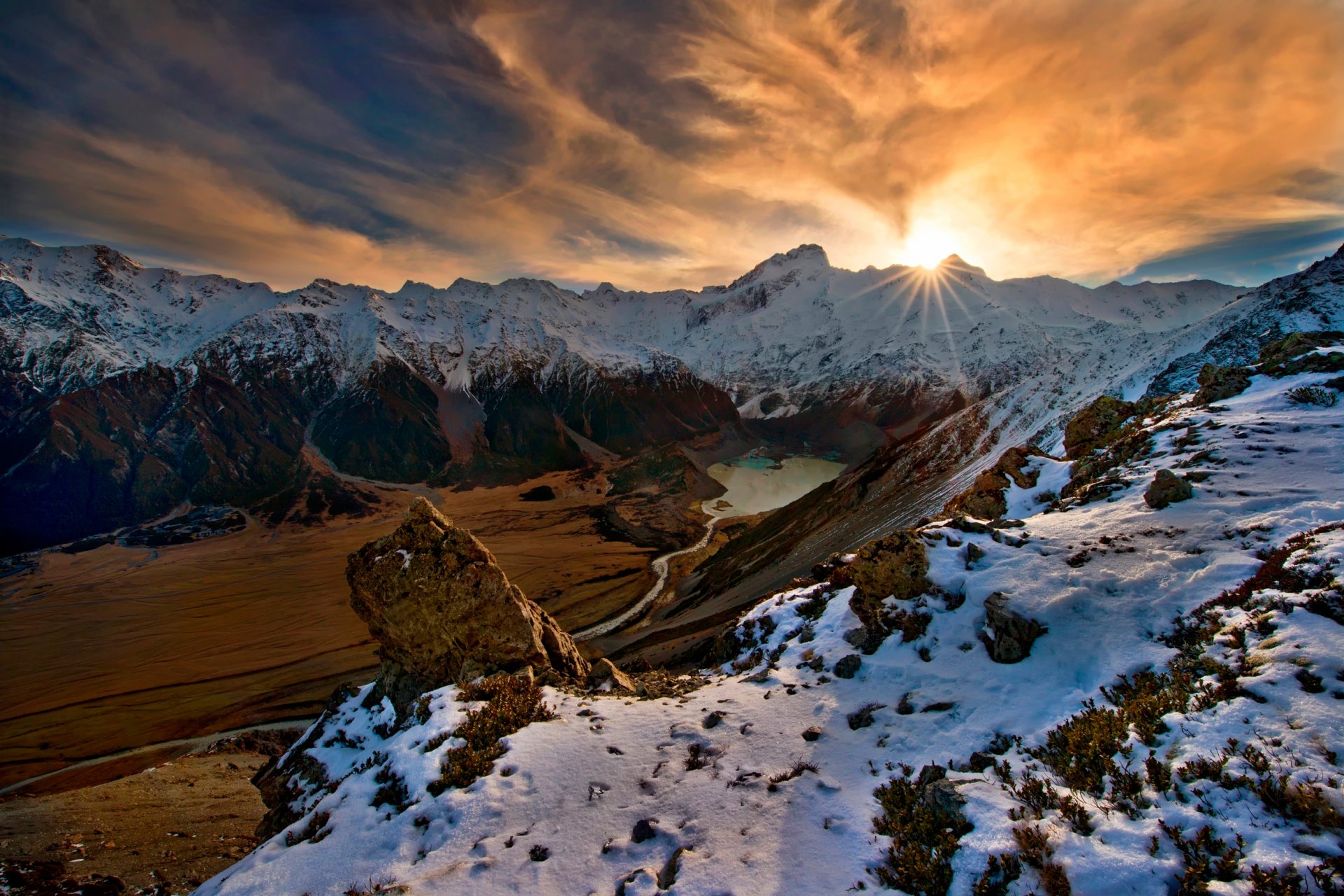 montañas nieve sol