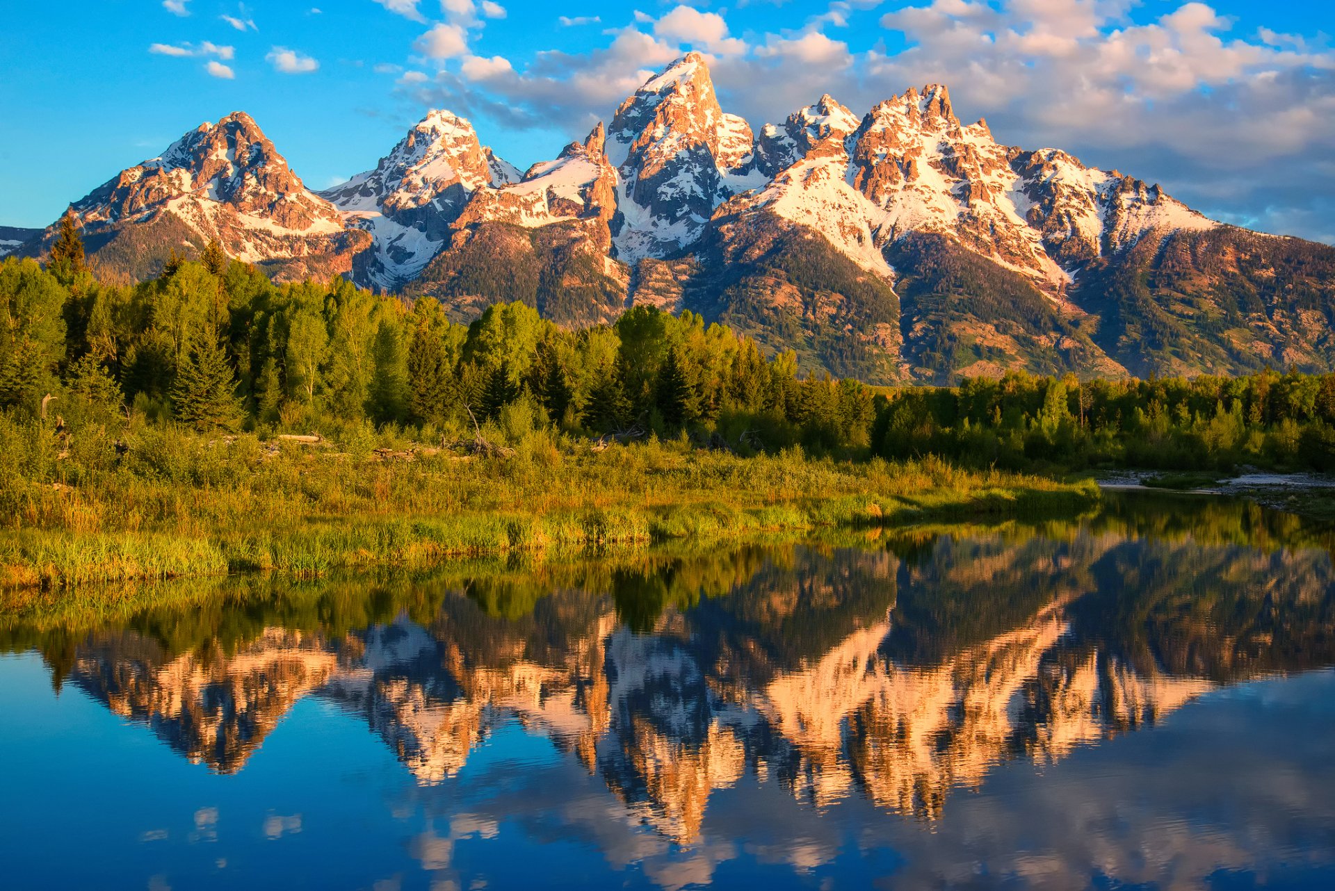 états-unis wyoming parc national de grand teton schwabachers plantation montagne forêt eau nuages ciel réflexion été