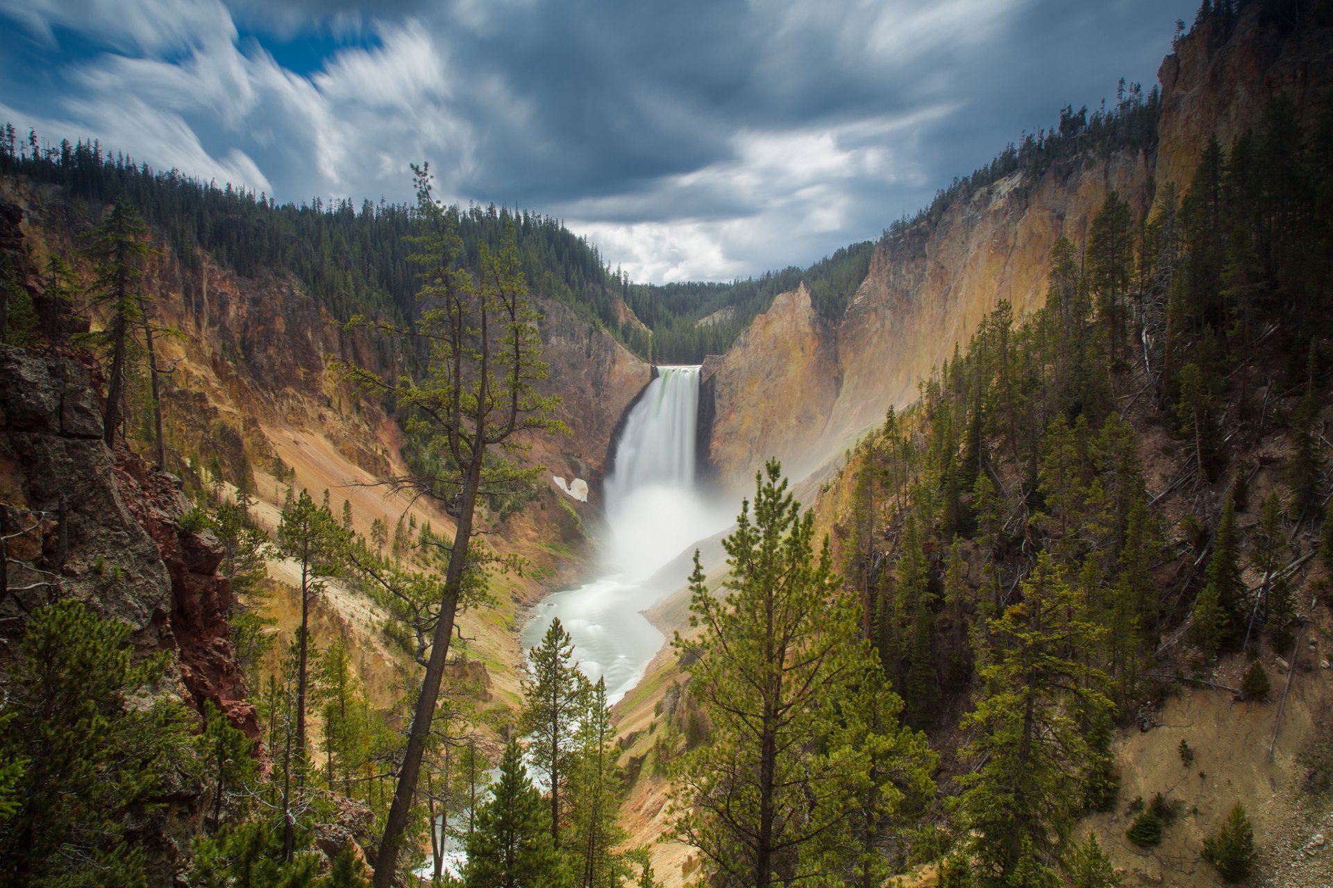 canyon junction wyoming isa lower falls yellowstone national park wasserfall rock wald