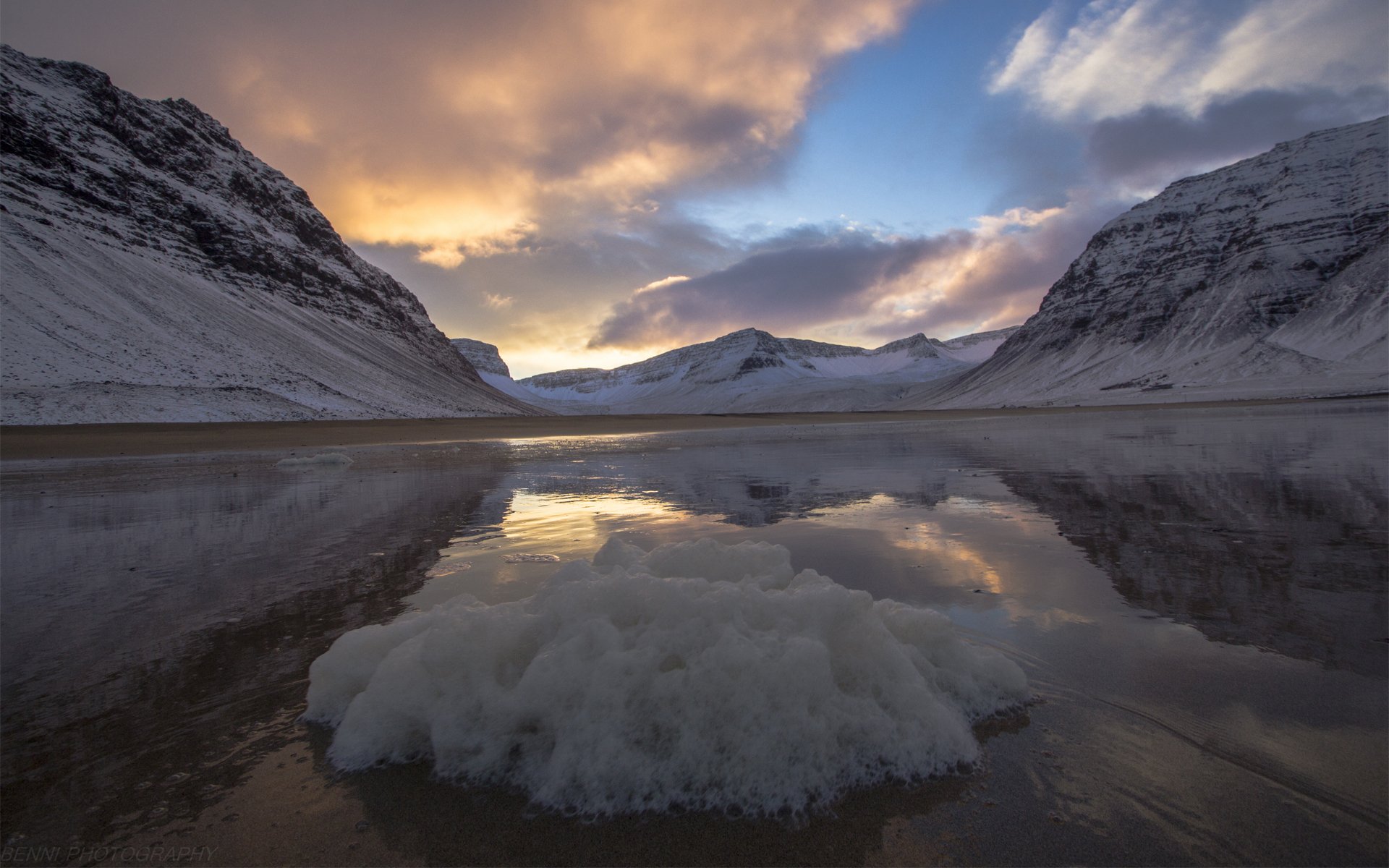 lake mountain next floe cool snow