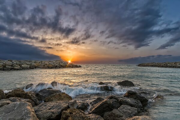 Alba sul mare in Francia, gruissant