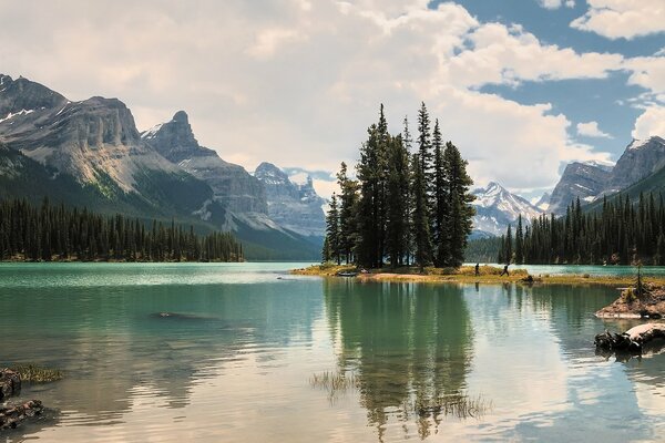 L eau reflète toutes les belles notes de notre nature