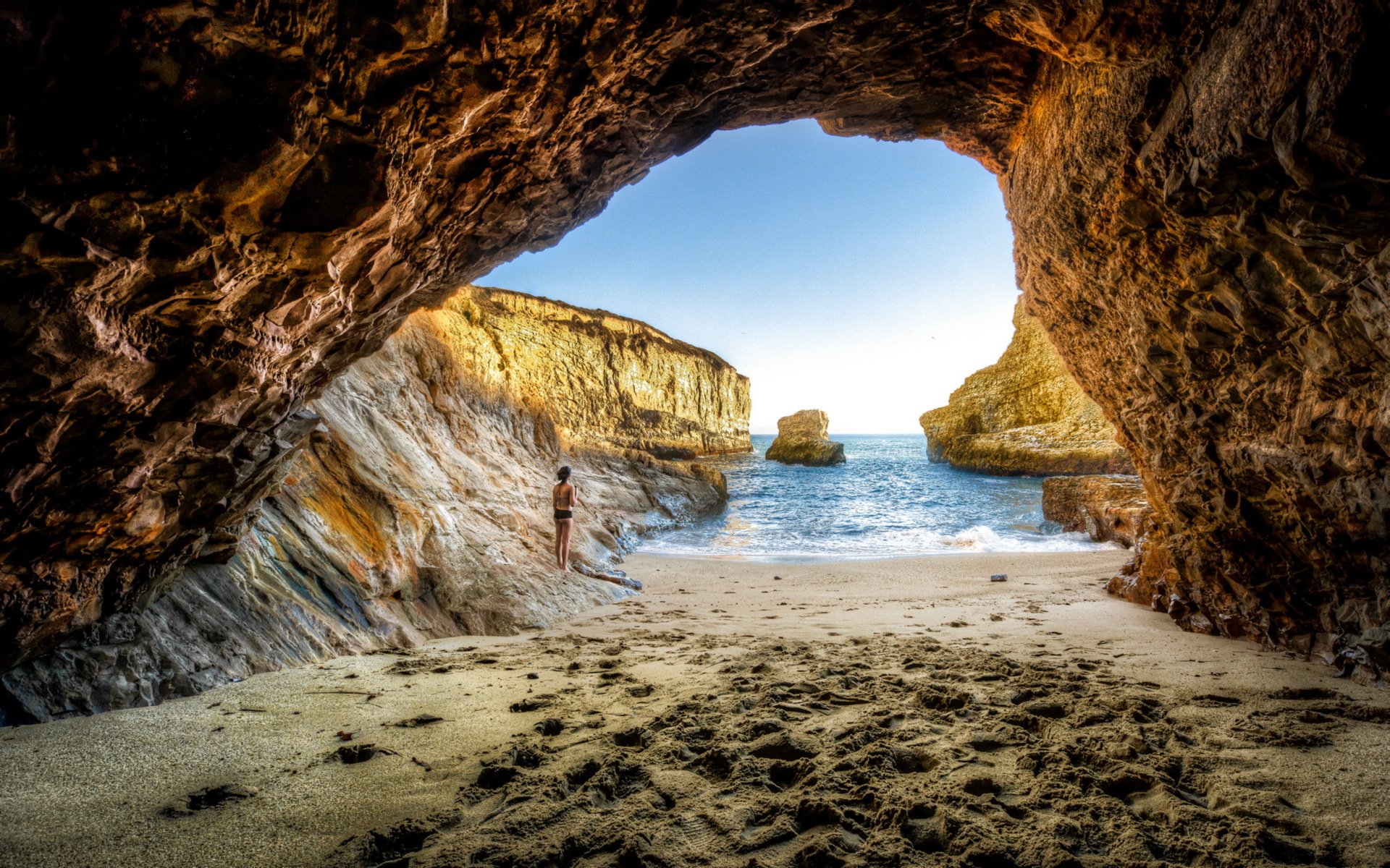 felsen grotte mädchen meer