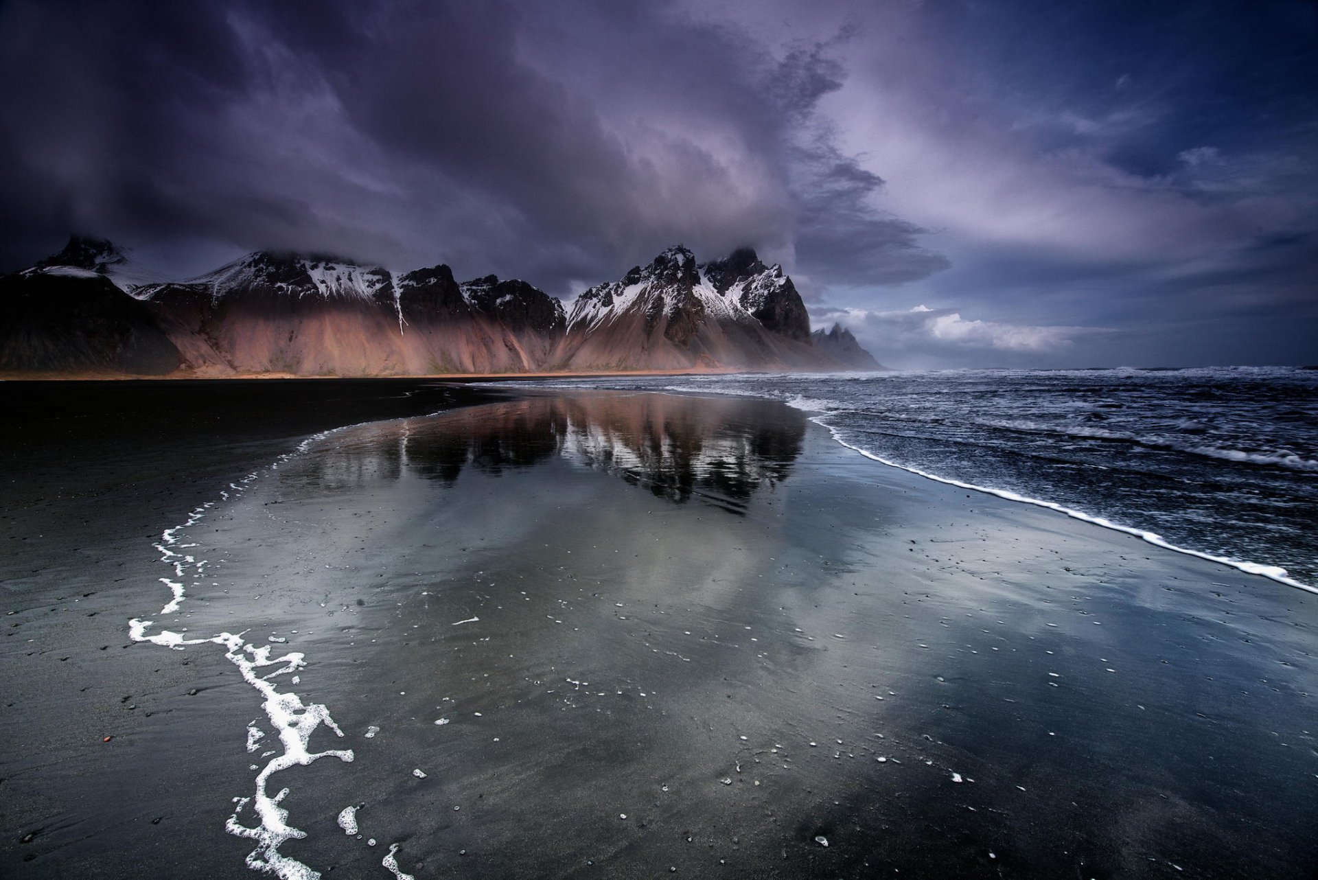 islandia montañas playa arena negra