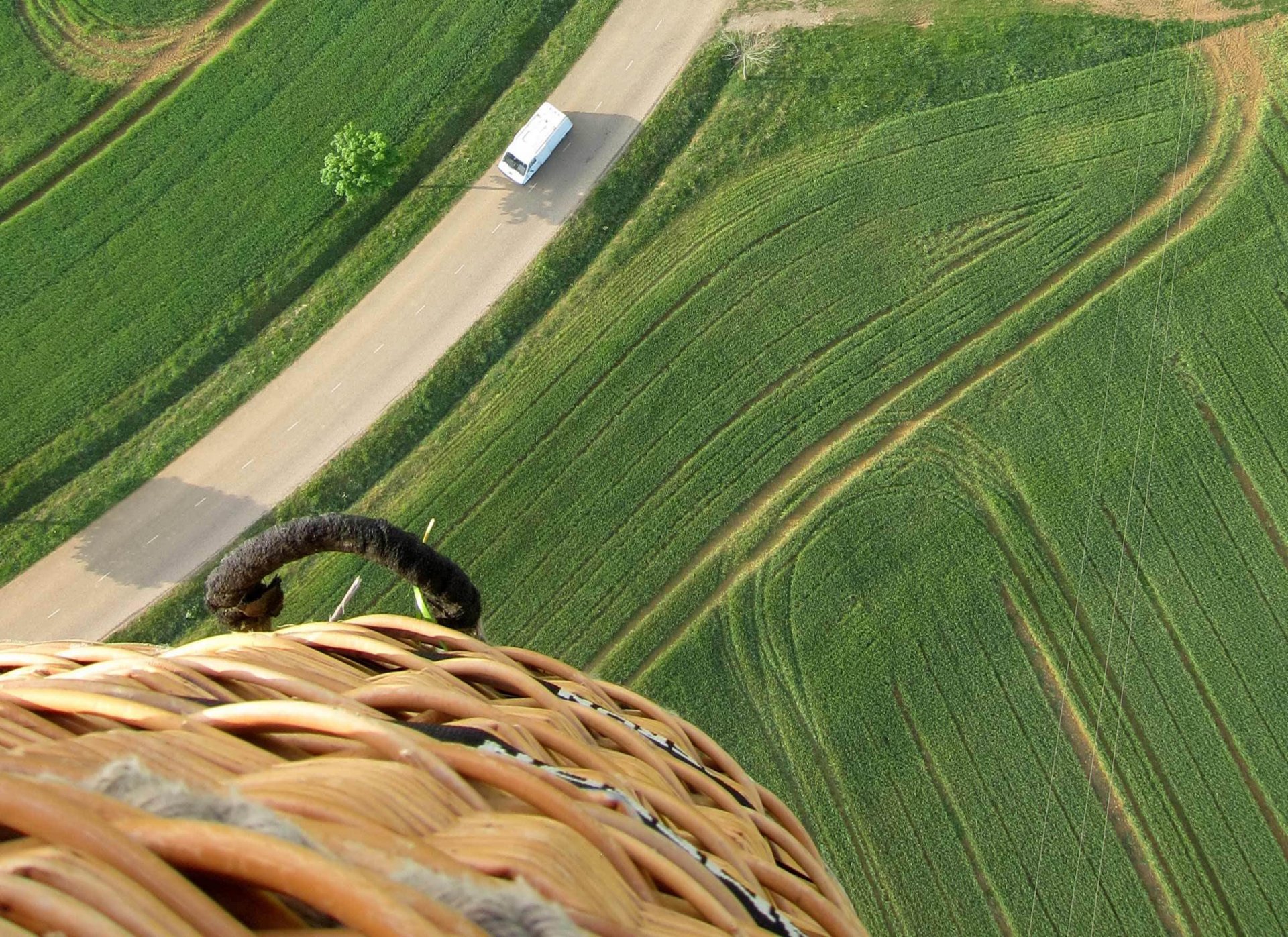 the field road top view balloon shopping