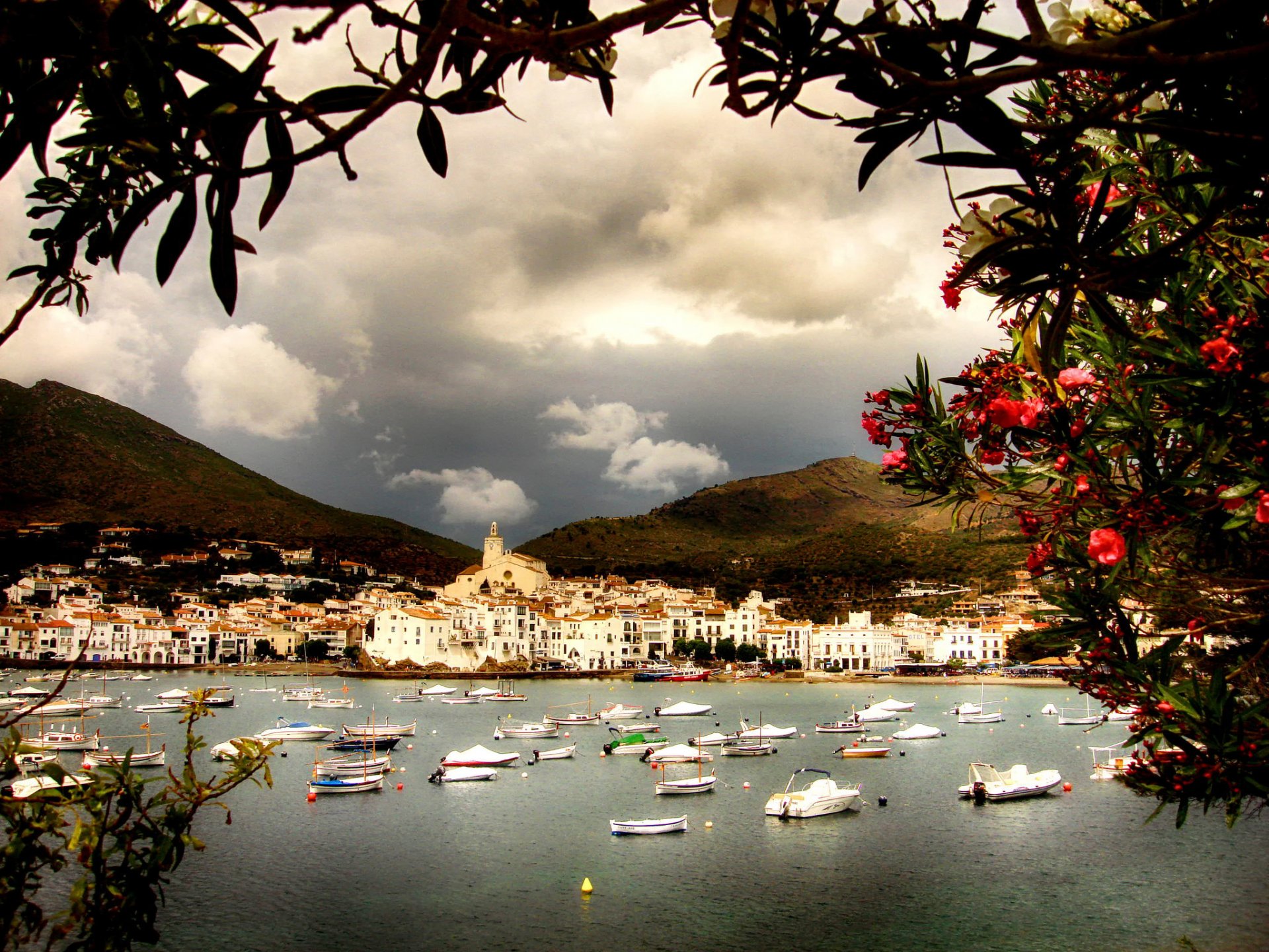 cadaqués katalonia hiszpania chmury deszcz ☁ ☂ ☁