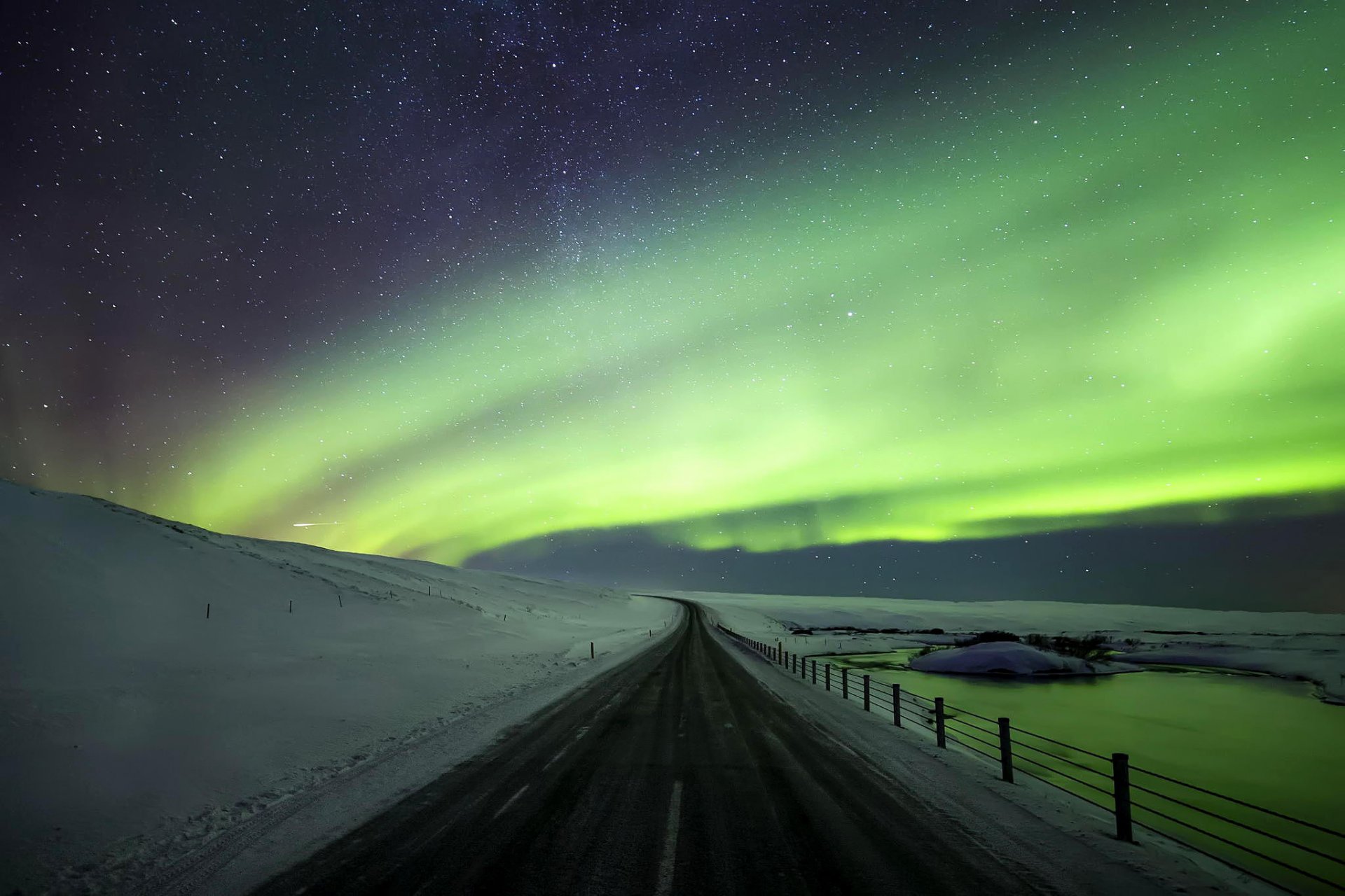 islande aurores boréales hiver neige route ciel nuit étoiles nature