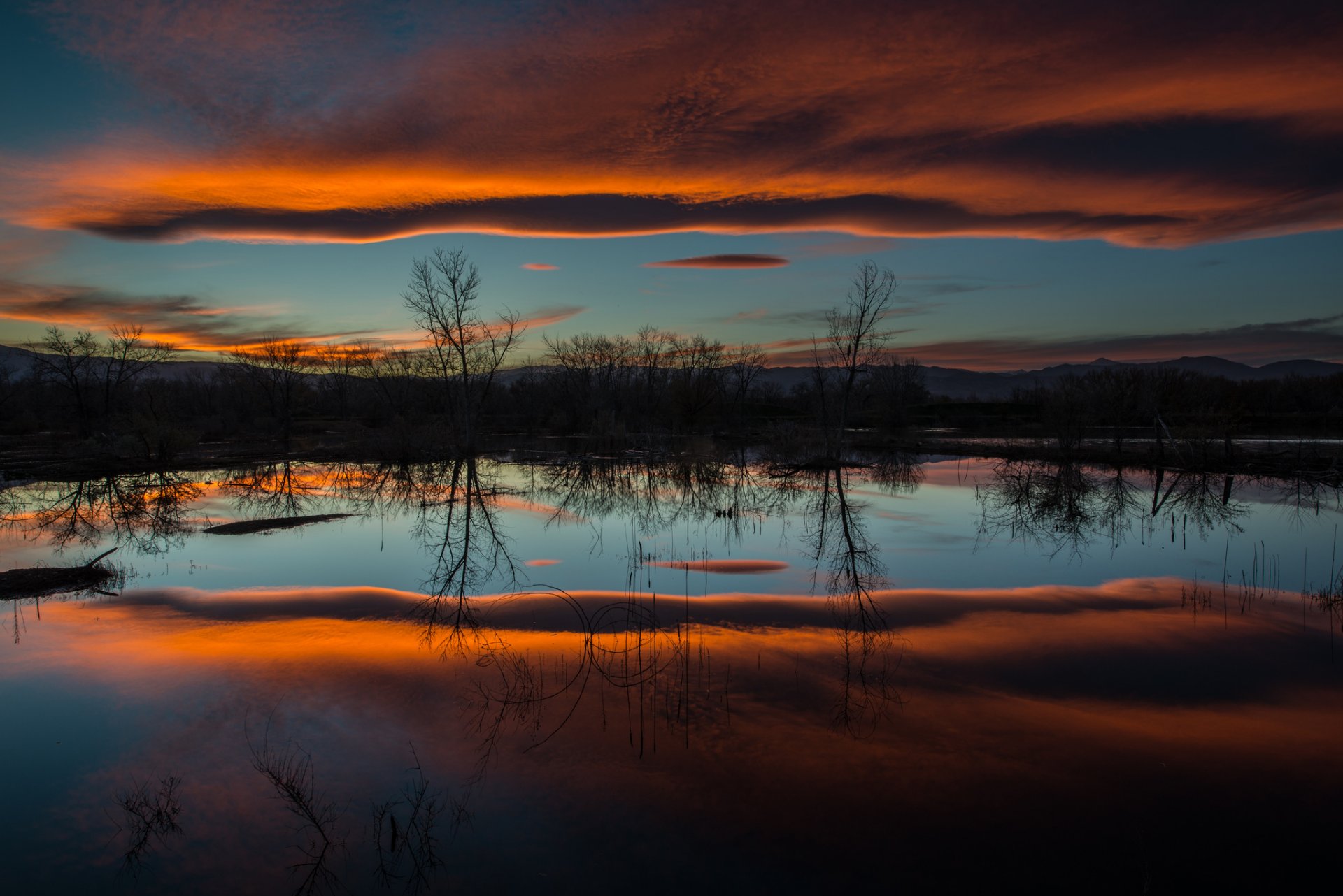 naturaleza noche cielo nubes lago agua árboles reflejos