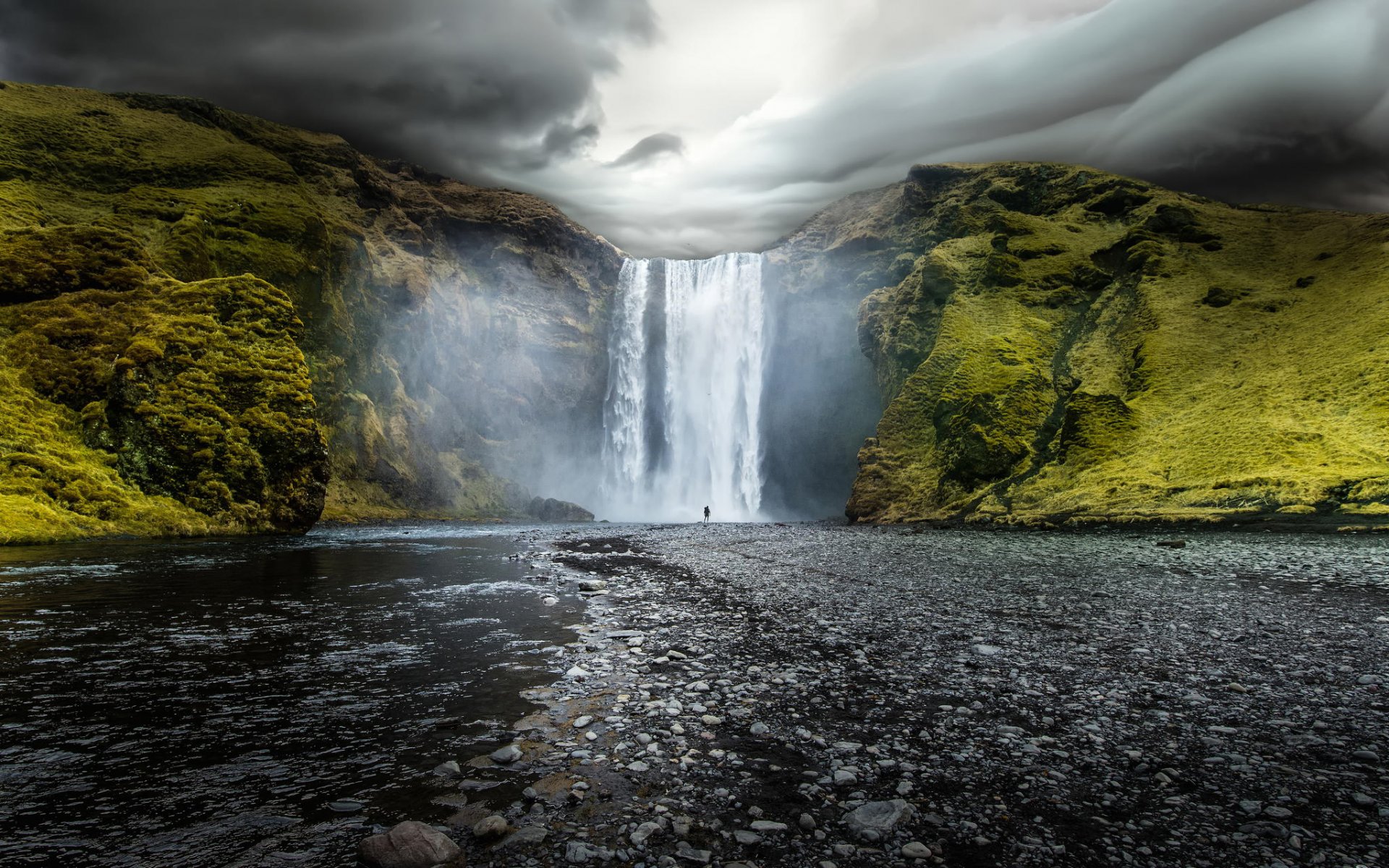 islandia skogafoss wodospad skogafoss skały rzeka woda chmury natura