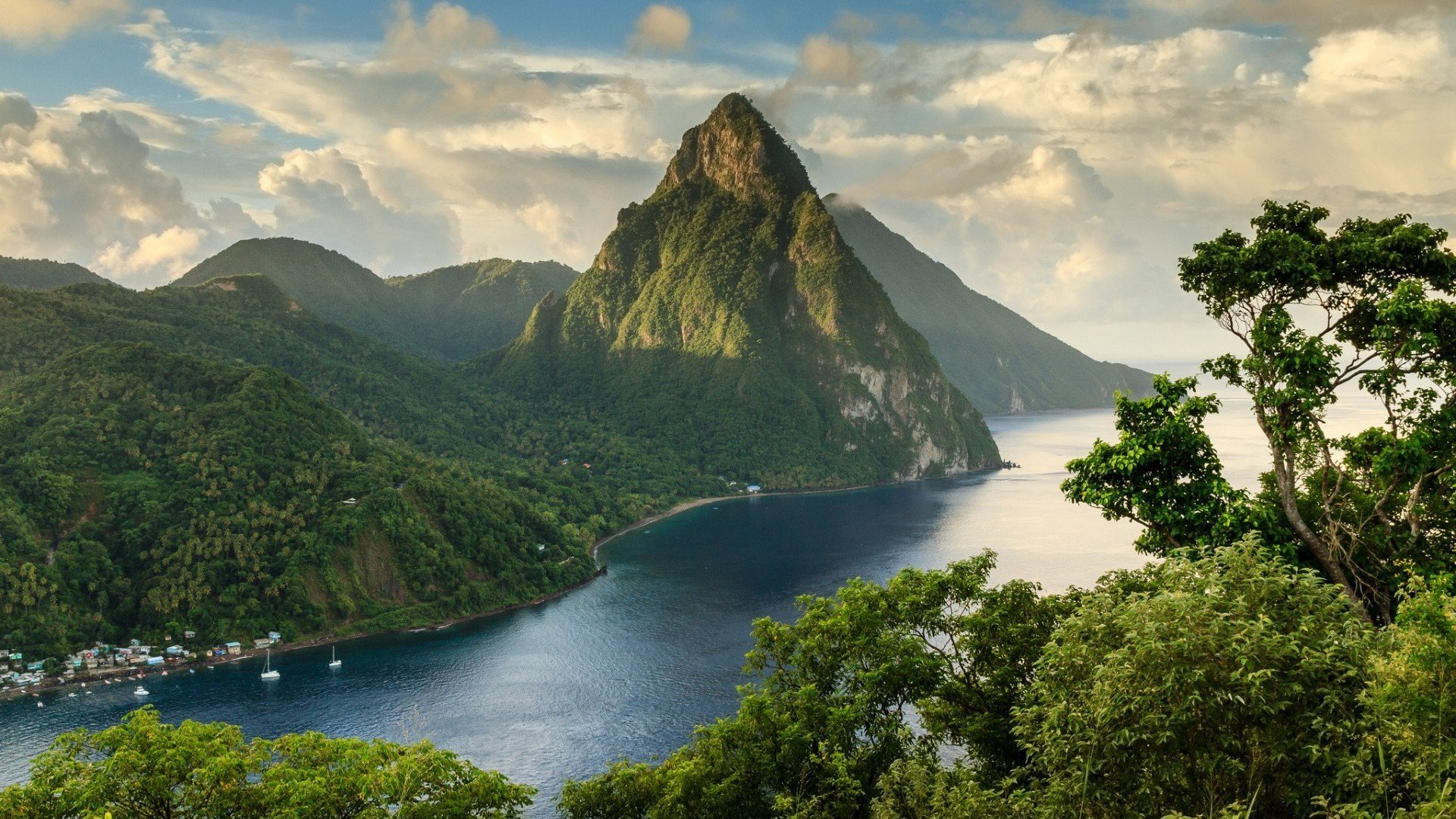 mer des caraïbes sainte-lucie île pays paysage nature eau arbres montagnes nuages état