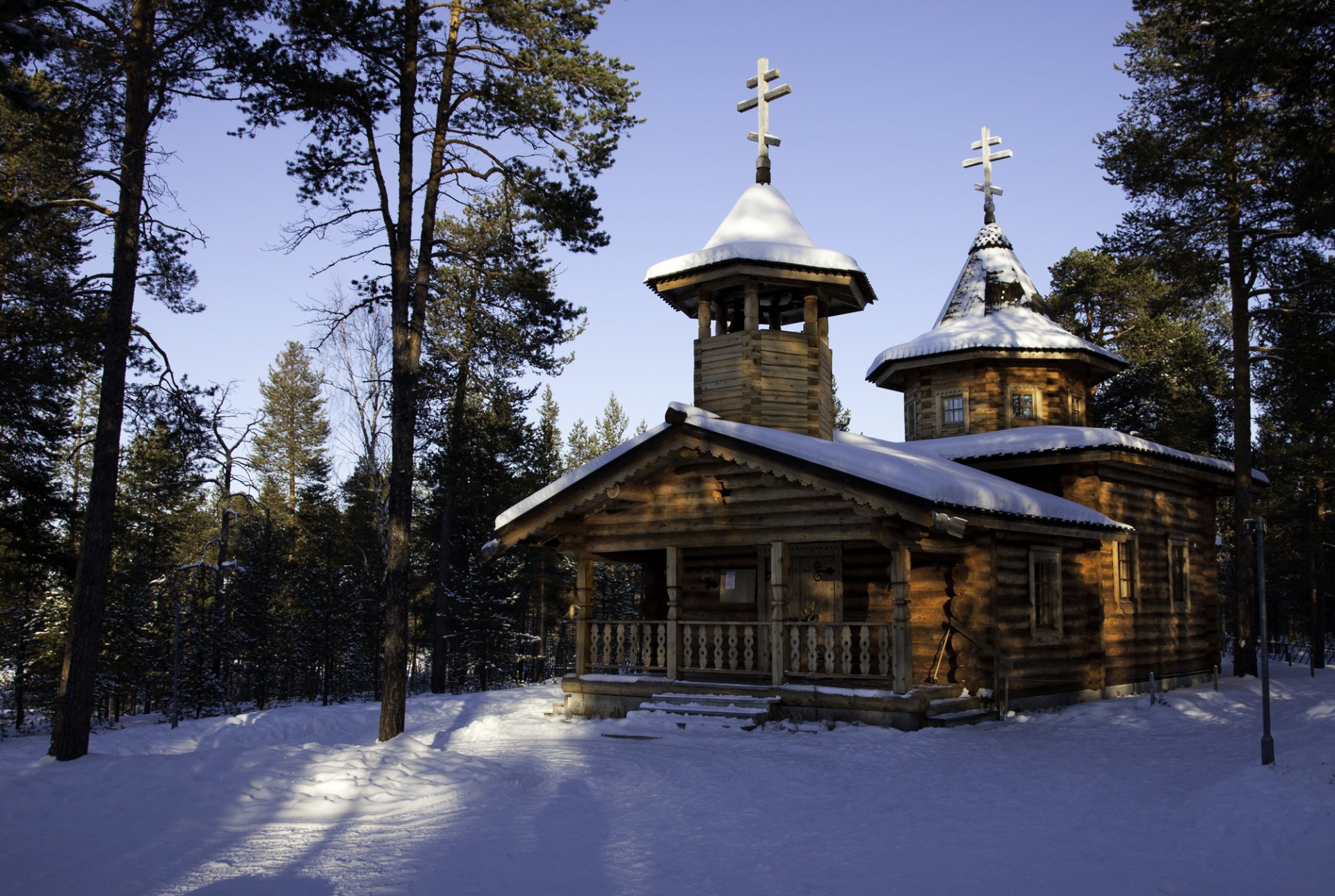 zima finlandia świątynia klasztor. katedra laponia przyroda zdjęcia