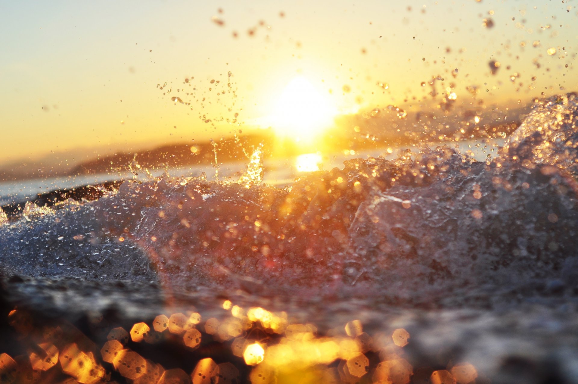 волны море солнце брызги вода боке