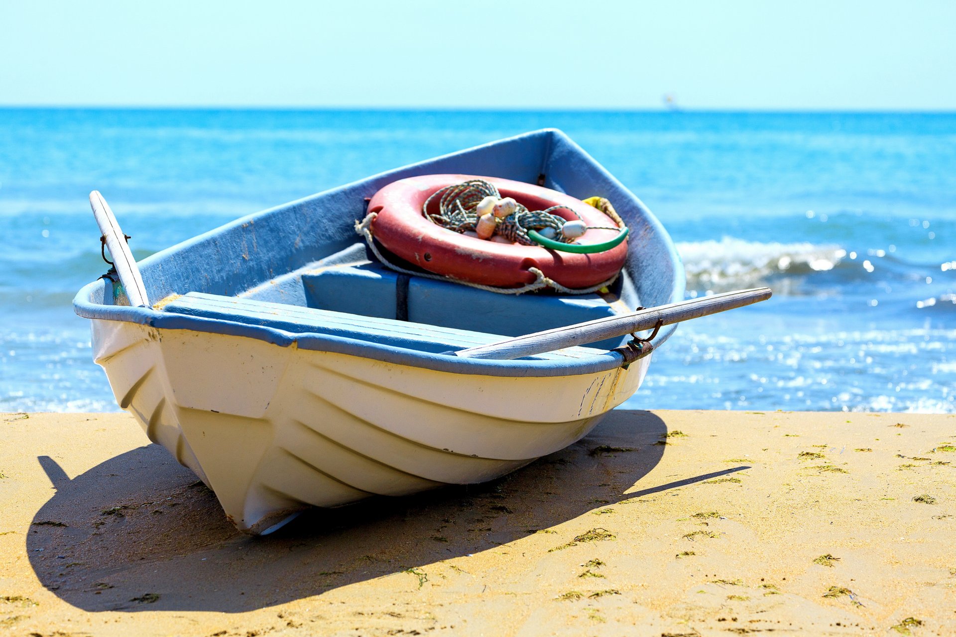 peschereccio sabbia spiaggia mare barca riva