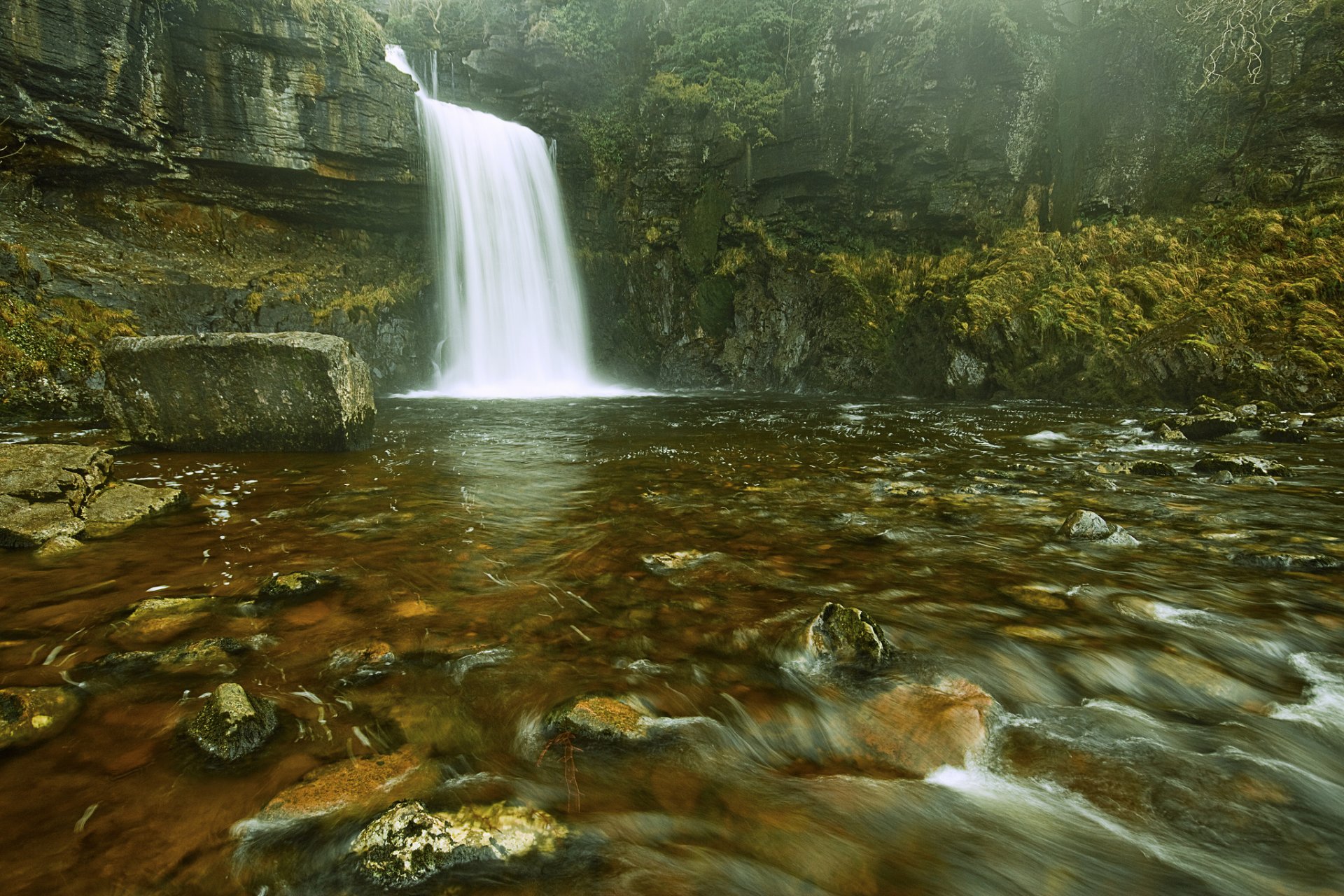 rocce fiume cascata flusso