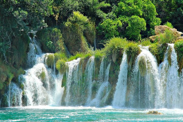 Schicke Wasserfälle im Nationalpark in Kroatien