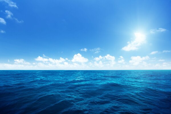 Belle photo de la mer bleue