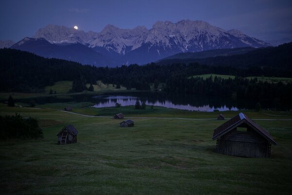 Montagne in Germania di notte