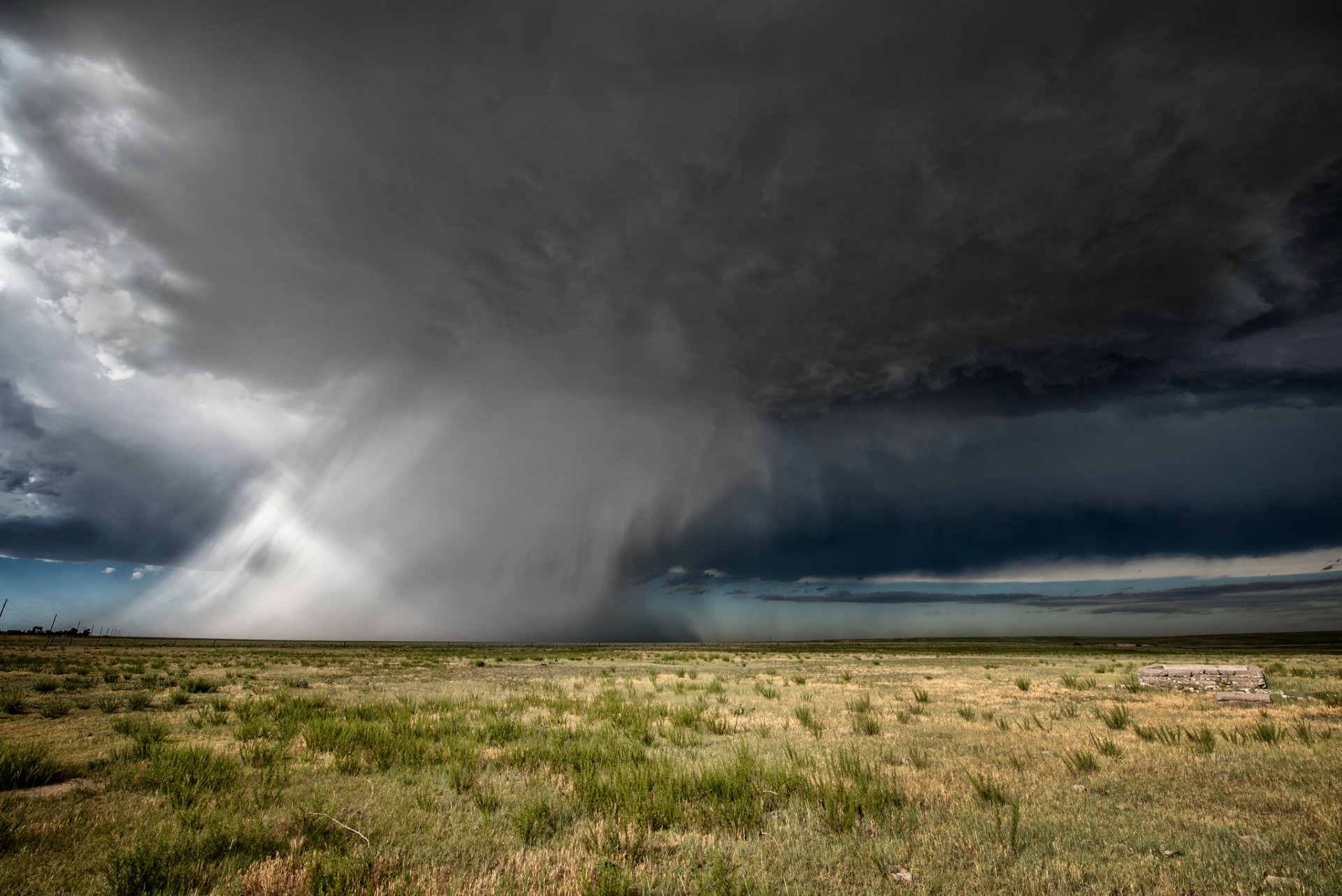 champ steppe nuages averse