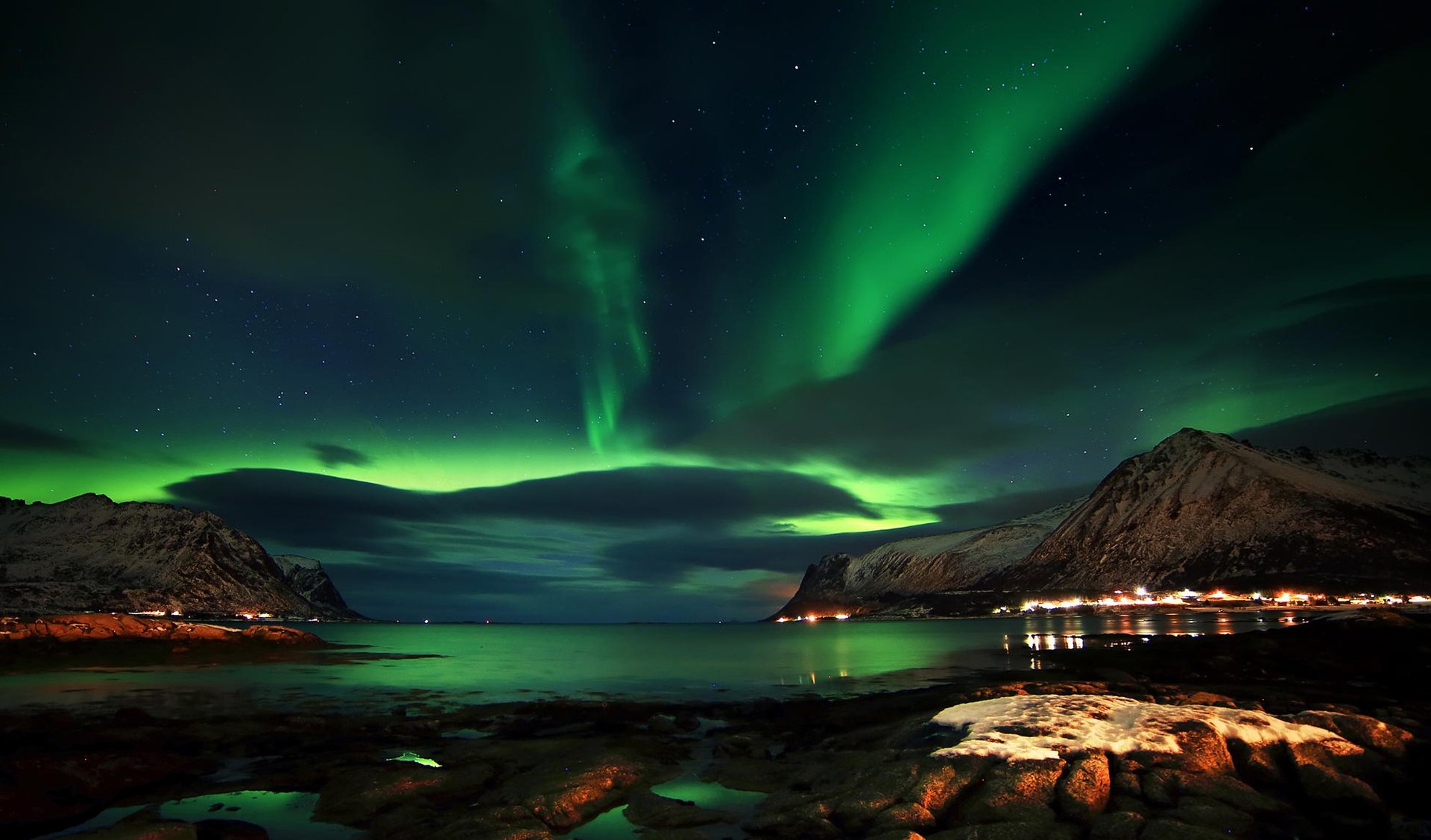 lofoten norvegia lofoten aurora boreale cielo mare rocce notte