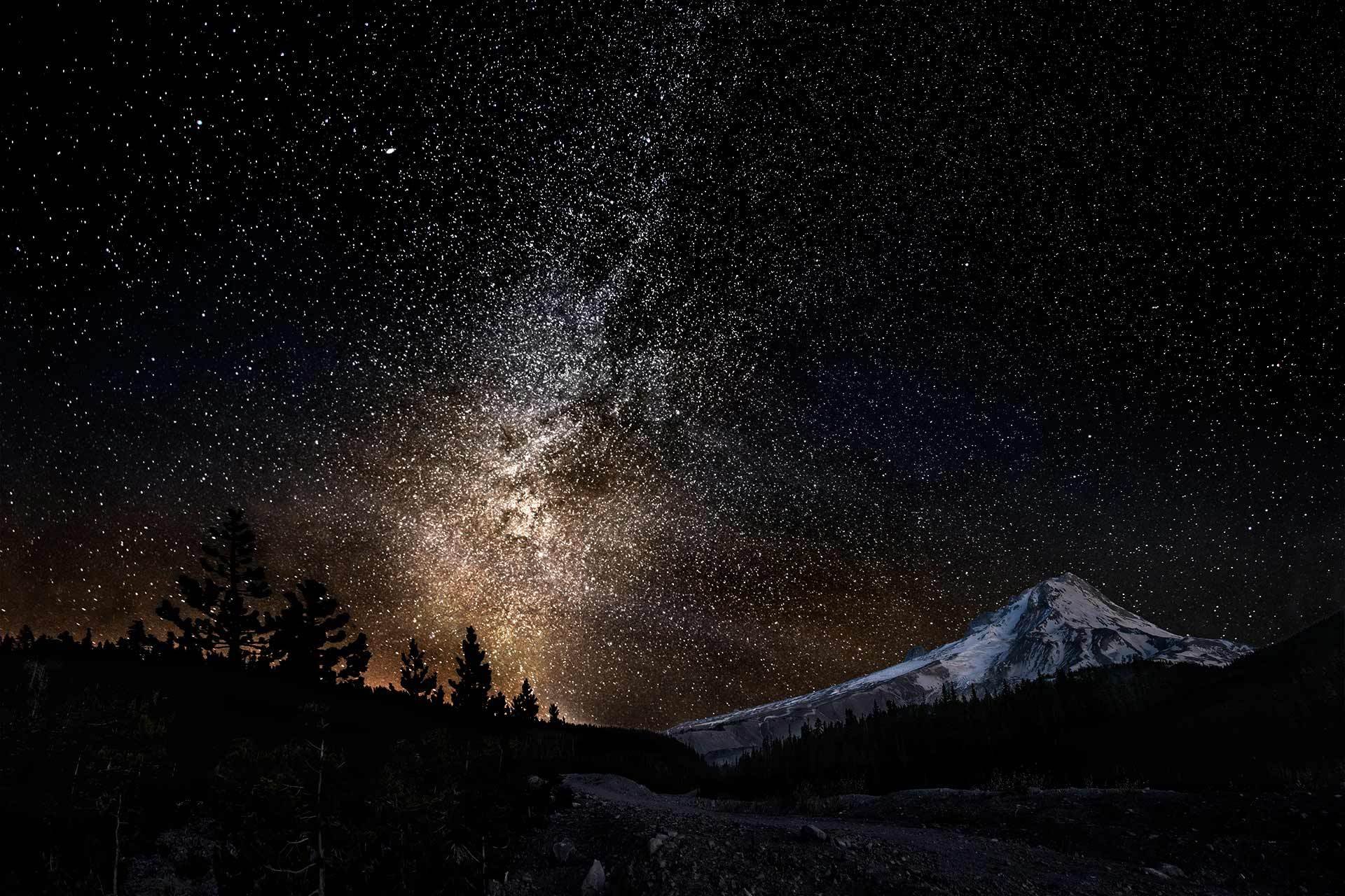 noche cielo montañas