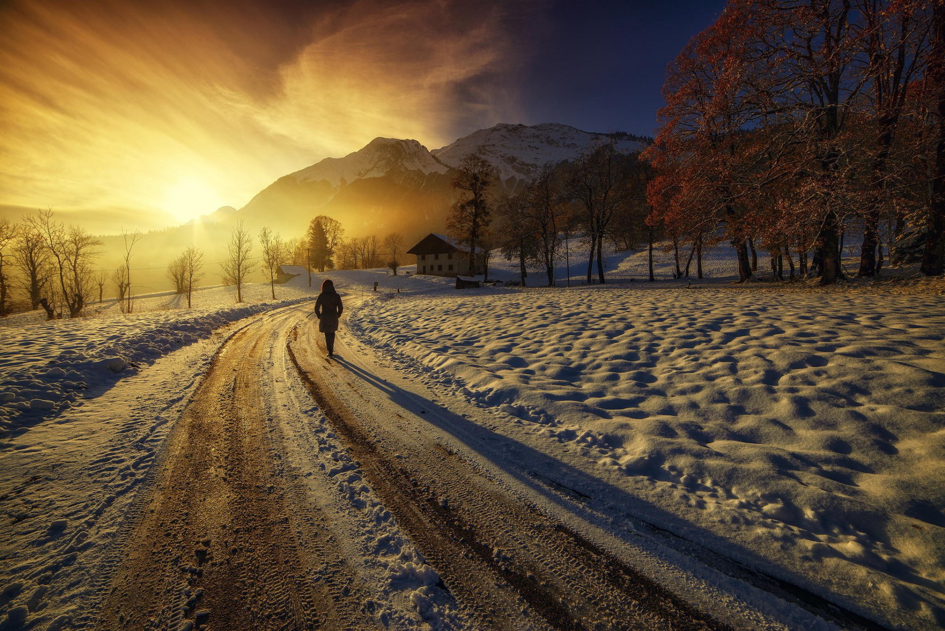 aube montagnes maisons route fille