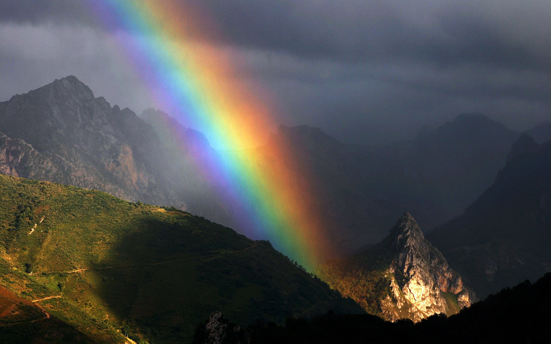 estate montagne cielo arcobaleno