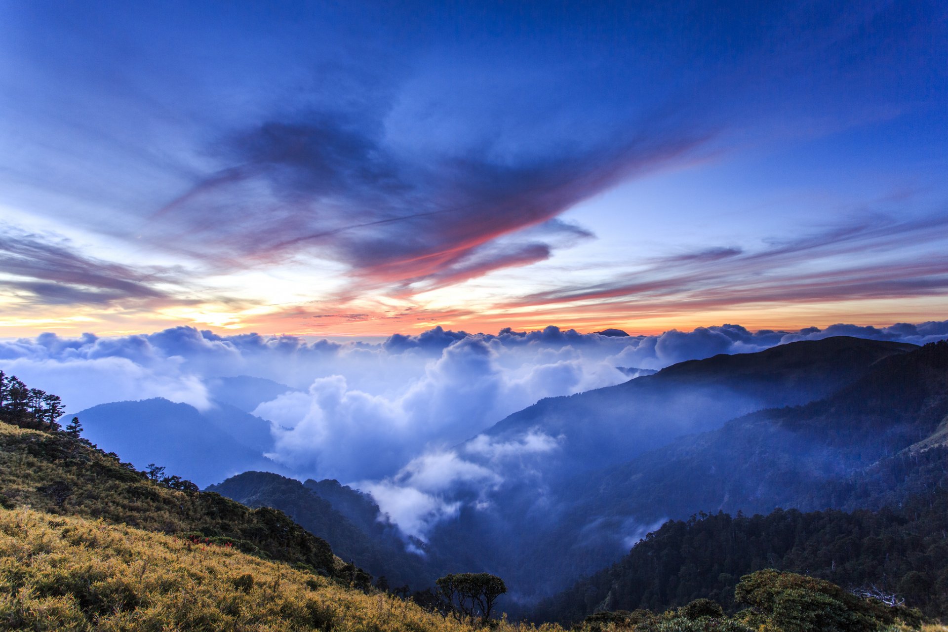 montañas colinas altitud nubes