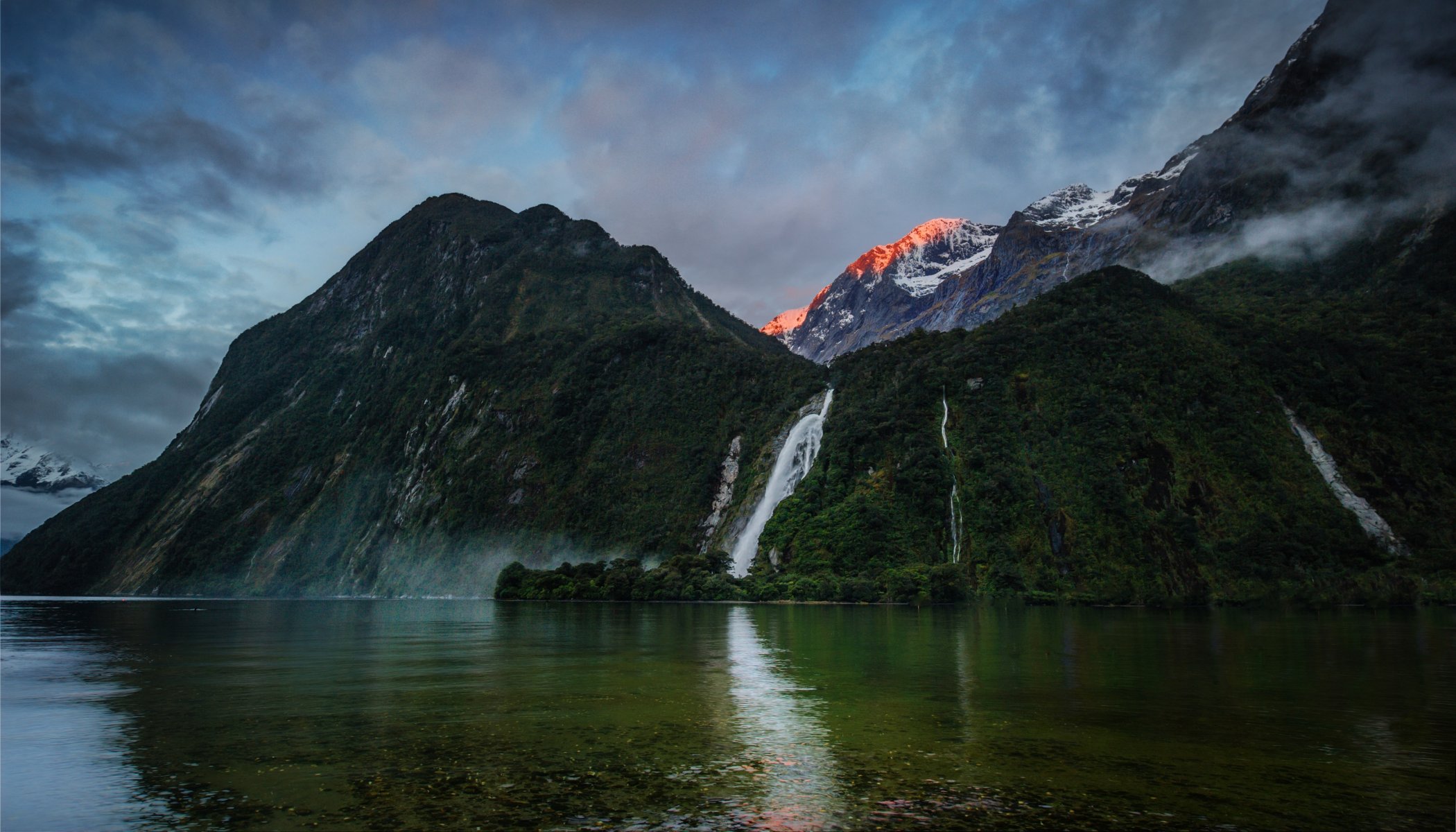 erstaunliche bowen falls berge meer landschaft wasser