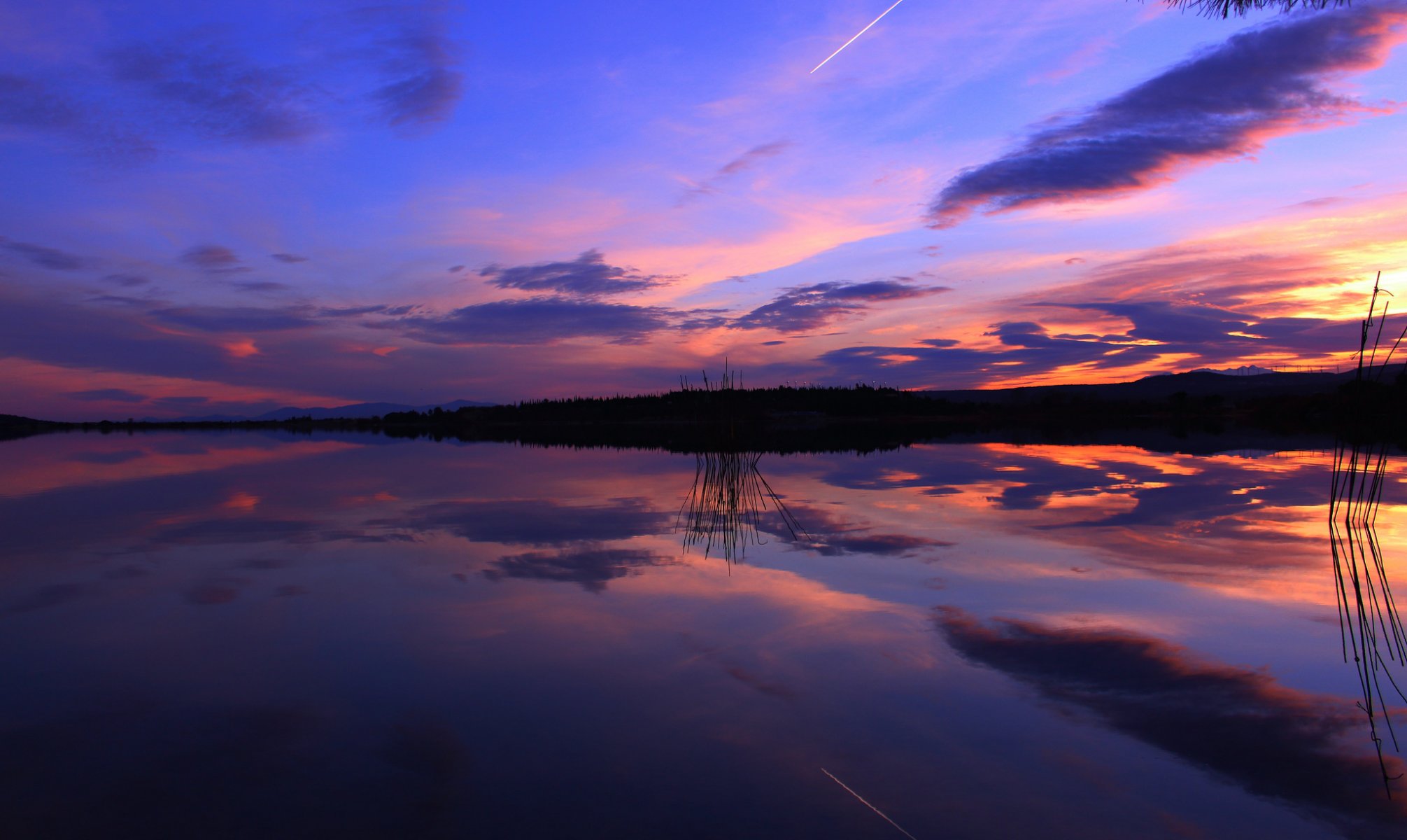 lac soir coucher de soleil réflexion