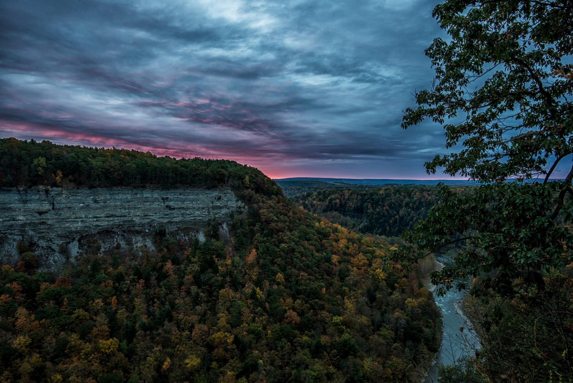 estados unidos parque estatal letchworth cañón bosque río tarde puesta del sol