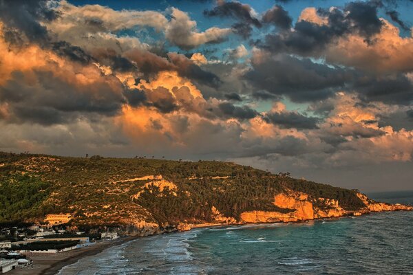 Strand Italien Himmel mit Wolken