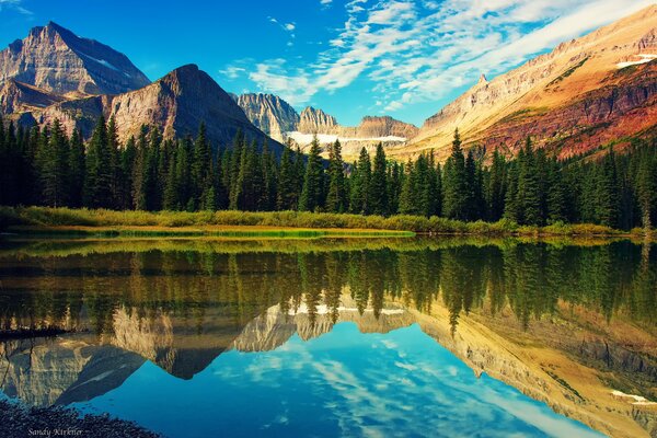 Parc National de glacier, montagnes rocheuses et lac avec forêt, Mont Grinnell