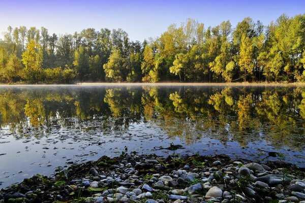 The mirror surface of the lake. Autumn