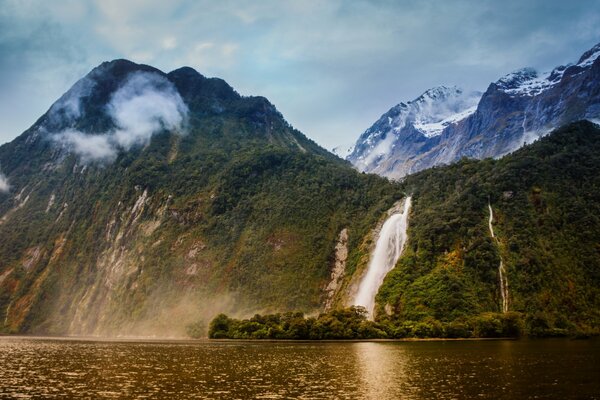 Neuseeland, Lady Bowen Falls, Milford Sound, Berge