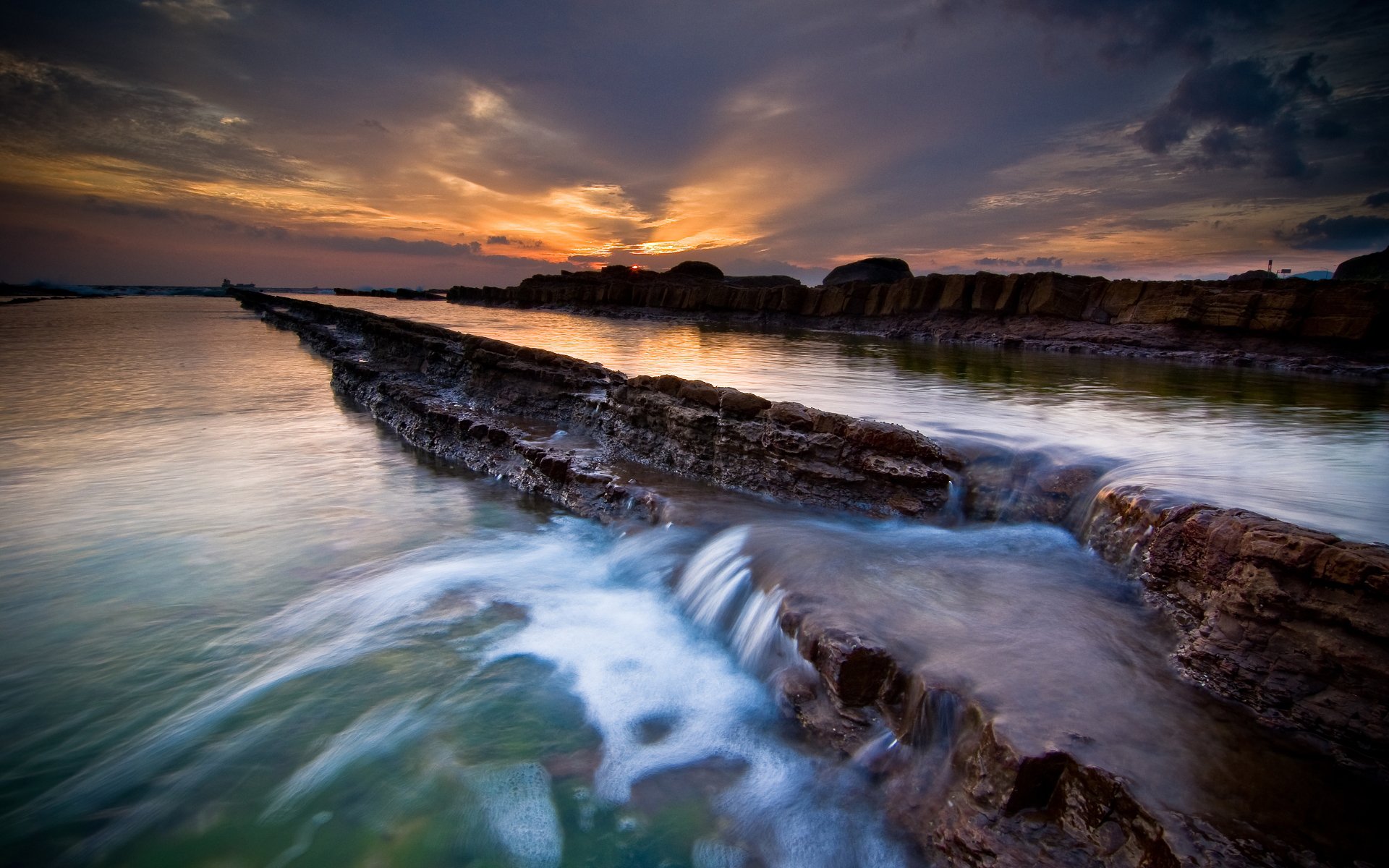 agua puesta de sol nubes