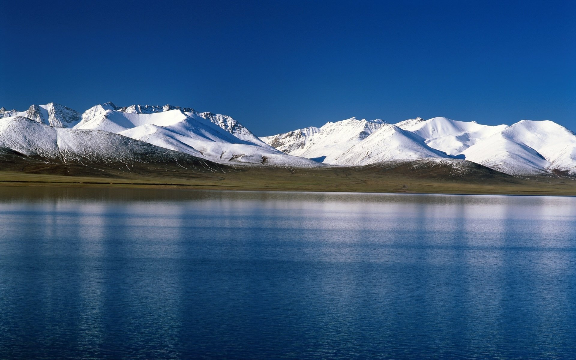 tundra snow mountain