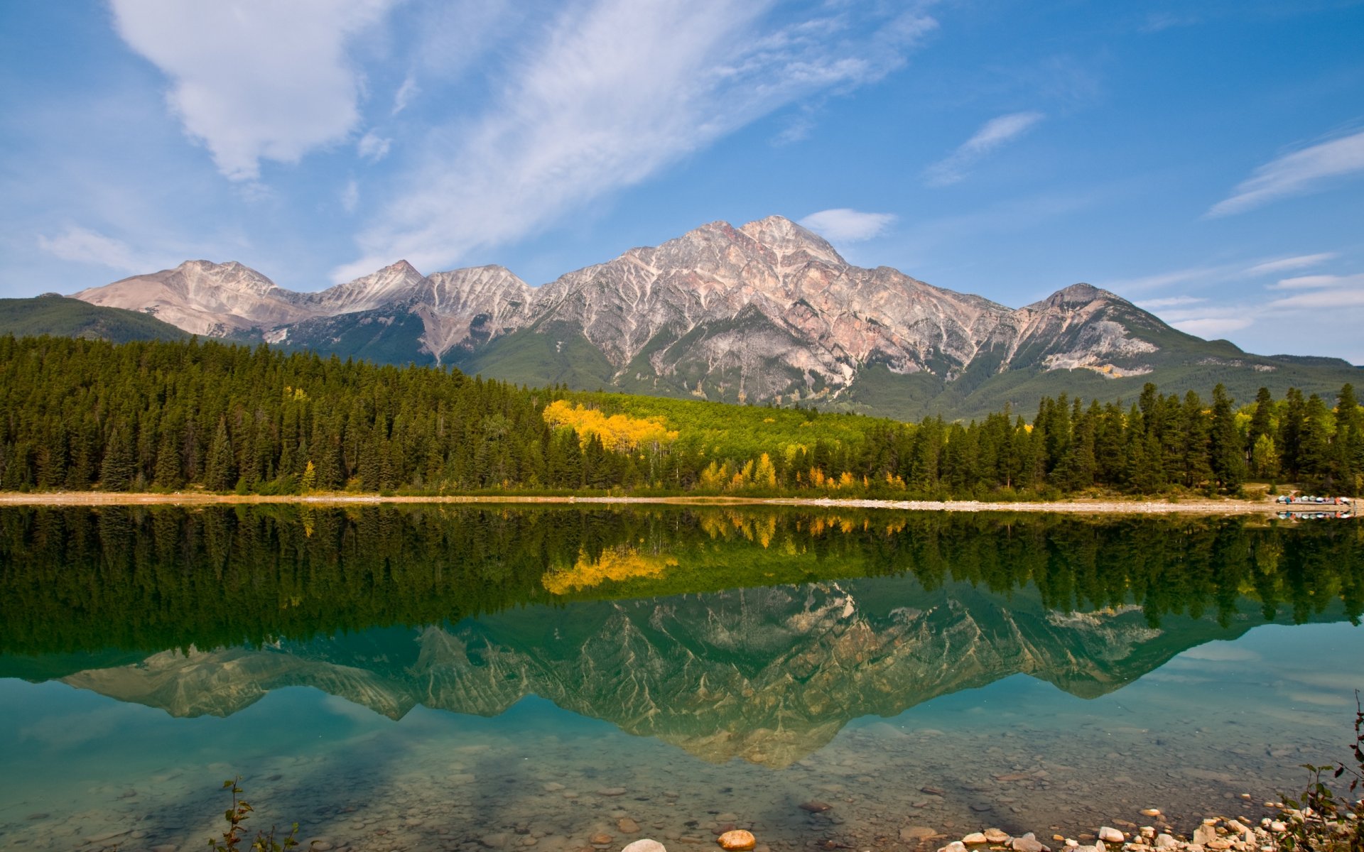 lac montagnes réflexion