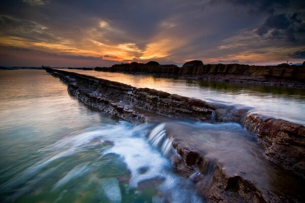 Hydrogen in the last rays of the sun before sunset