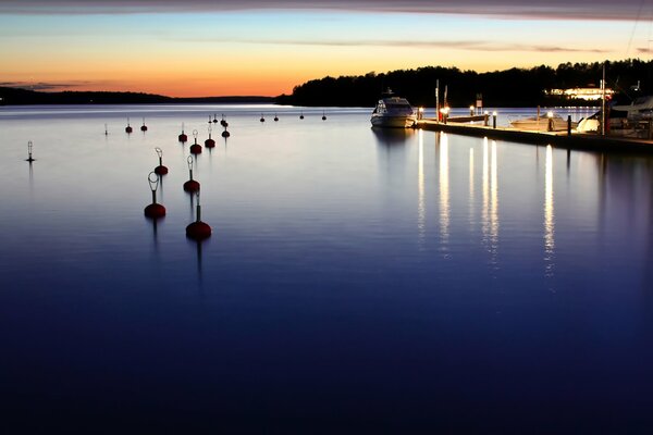 Anlegesteg am Abend am Meer