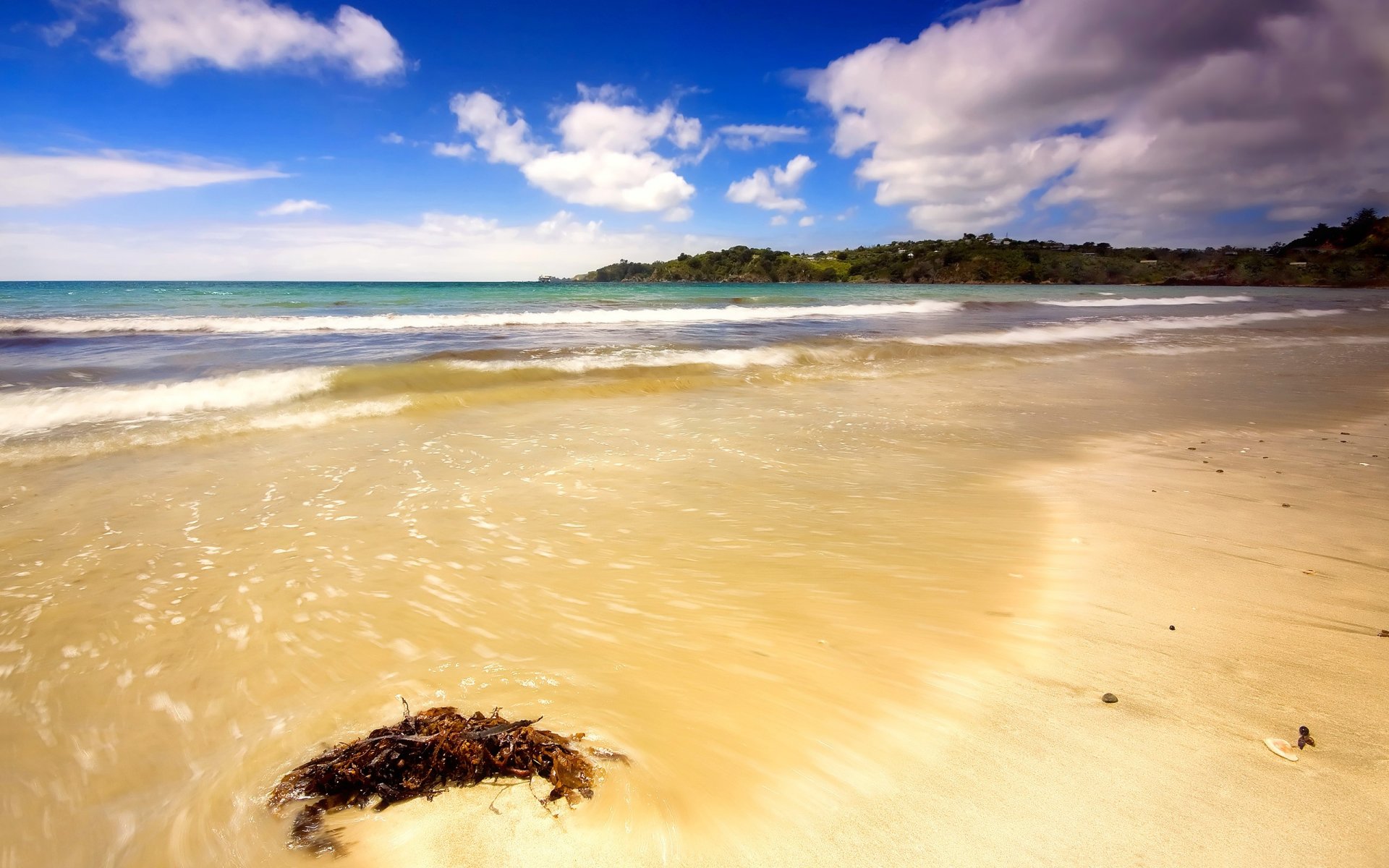 spiaggia spiaggia sabbia onde mare nuvole