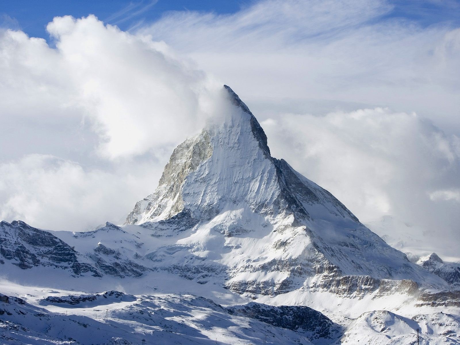 montagne nuvole cielo neve