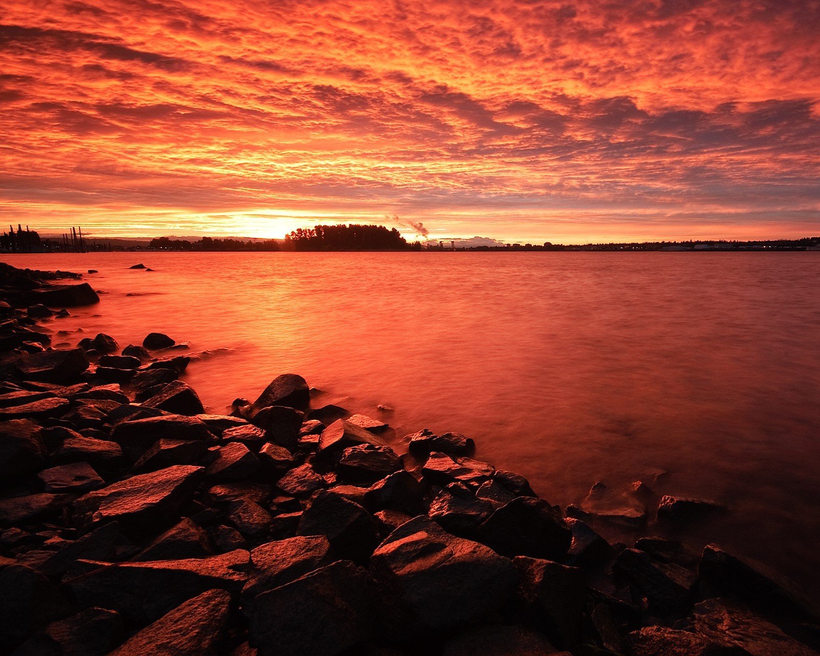 pietre tramonto rosso nuvole acqua