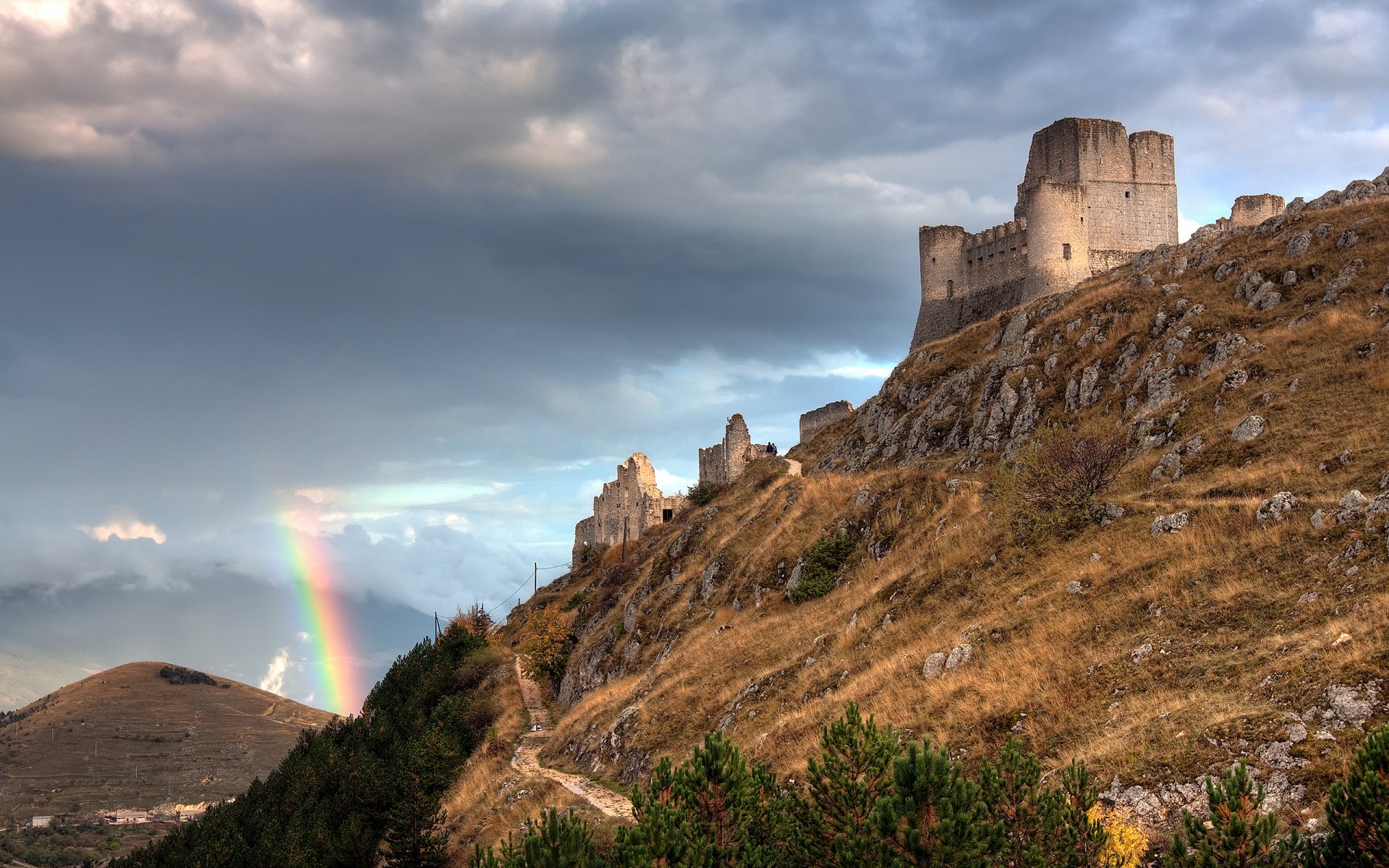 arc-en-ciel et château abruzzes italie italie arc en ciel ruines forteresse